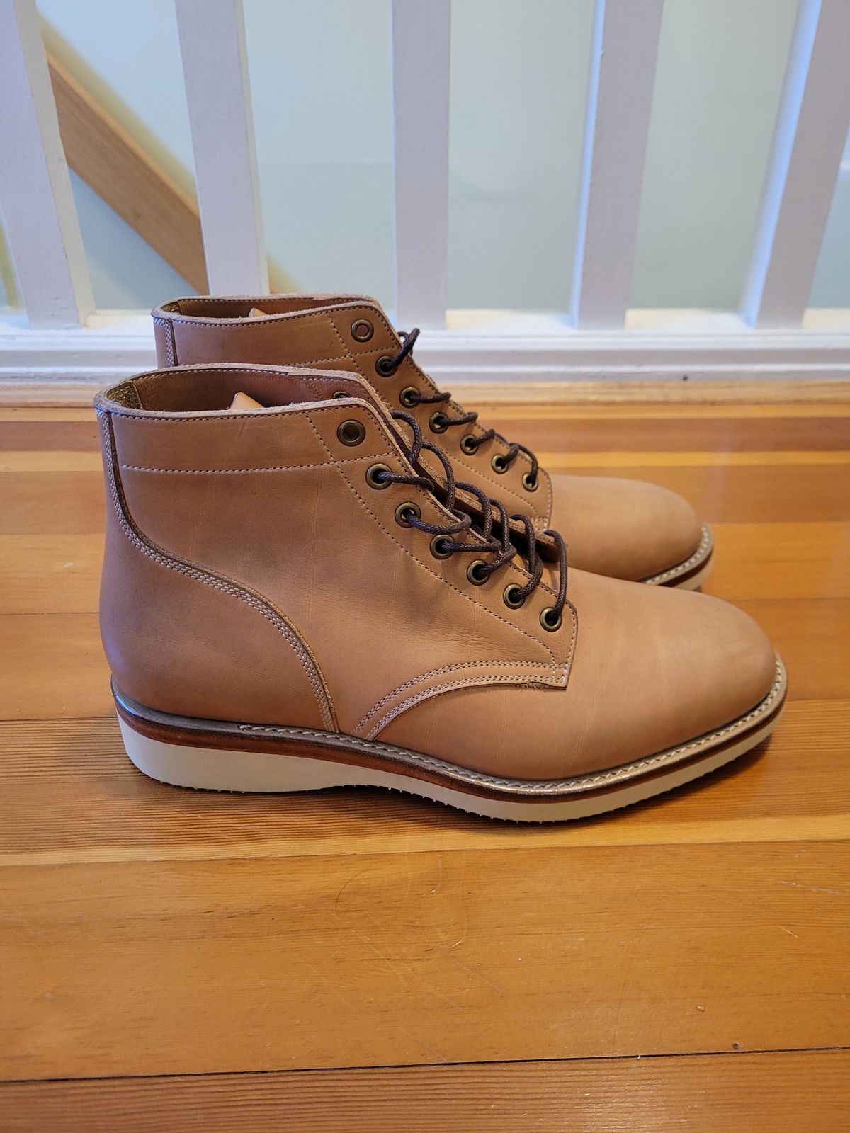 Photo by MyNameisJeff on October 1, 2023 of the Onderhoud SVC01 Boondocker in Horween Natural Essex.