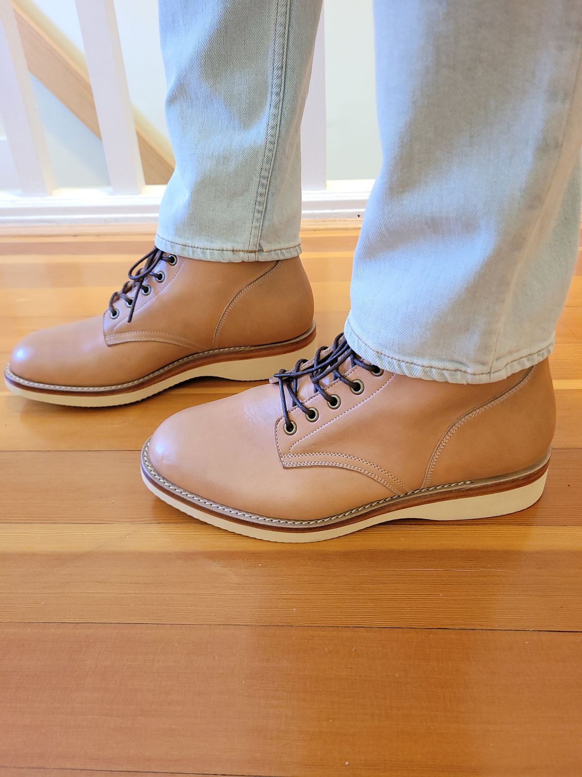 Photo by MyNameisJeff on October 1, 2023 of the Onderhoud SVC01 Boondocker in Horween Natural Essex.