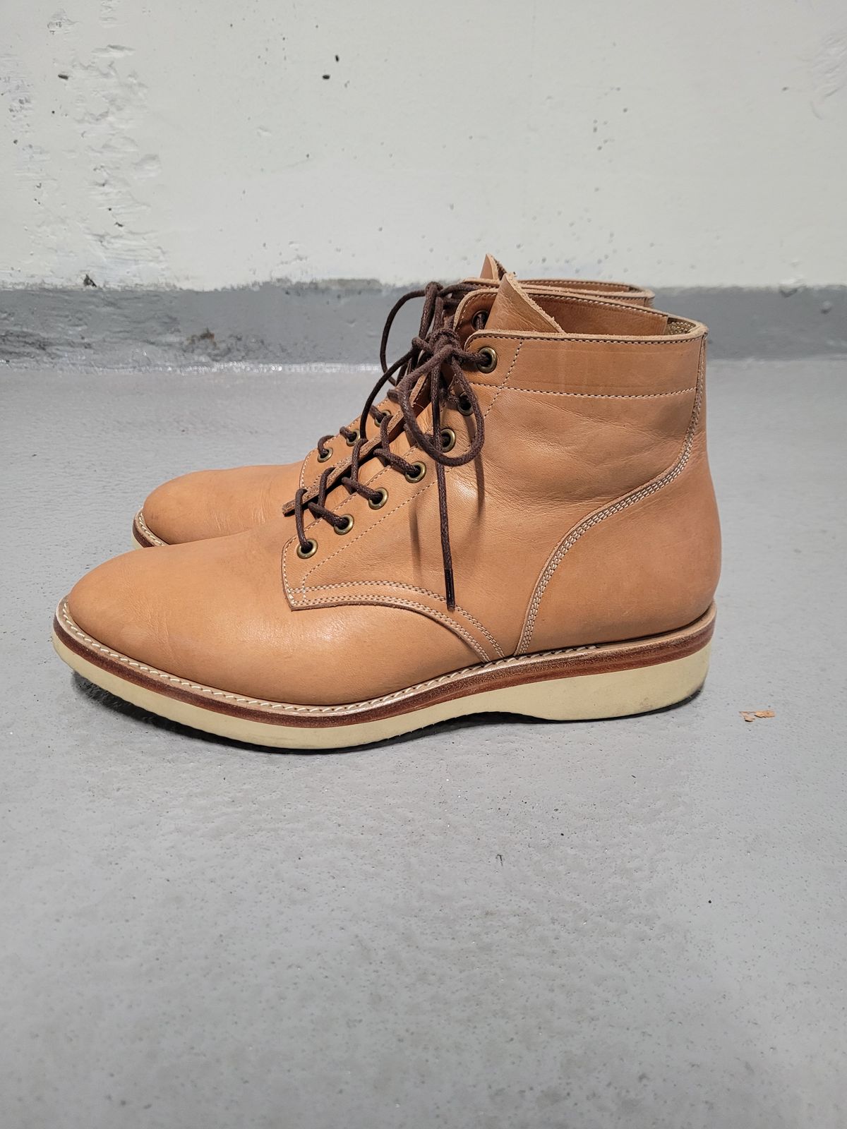 Photo by MyNameisJeff on November 2, 2023 of the Onderhoud SVC01 Boondocker in Horween Natural Essex.