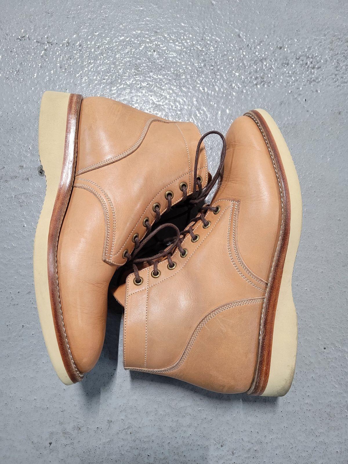 Photo by MyNameisJeff on November 2, 2023 of the Onderhoud SVC01 Boondocker in Horween Natural Essex.