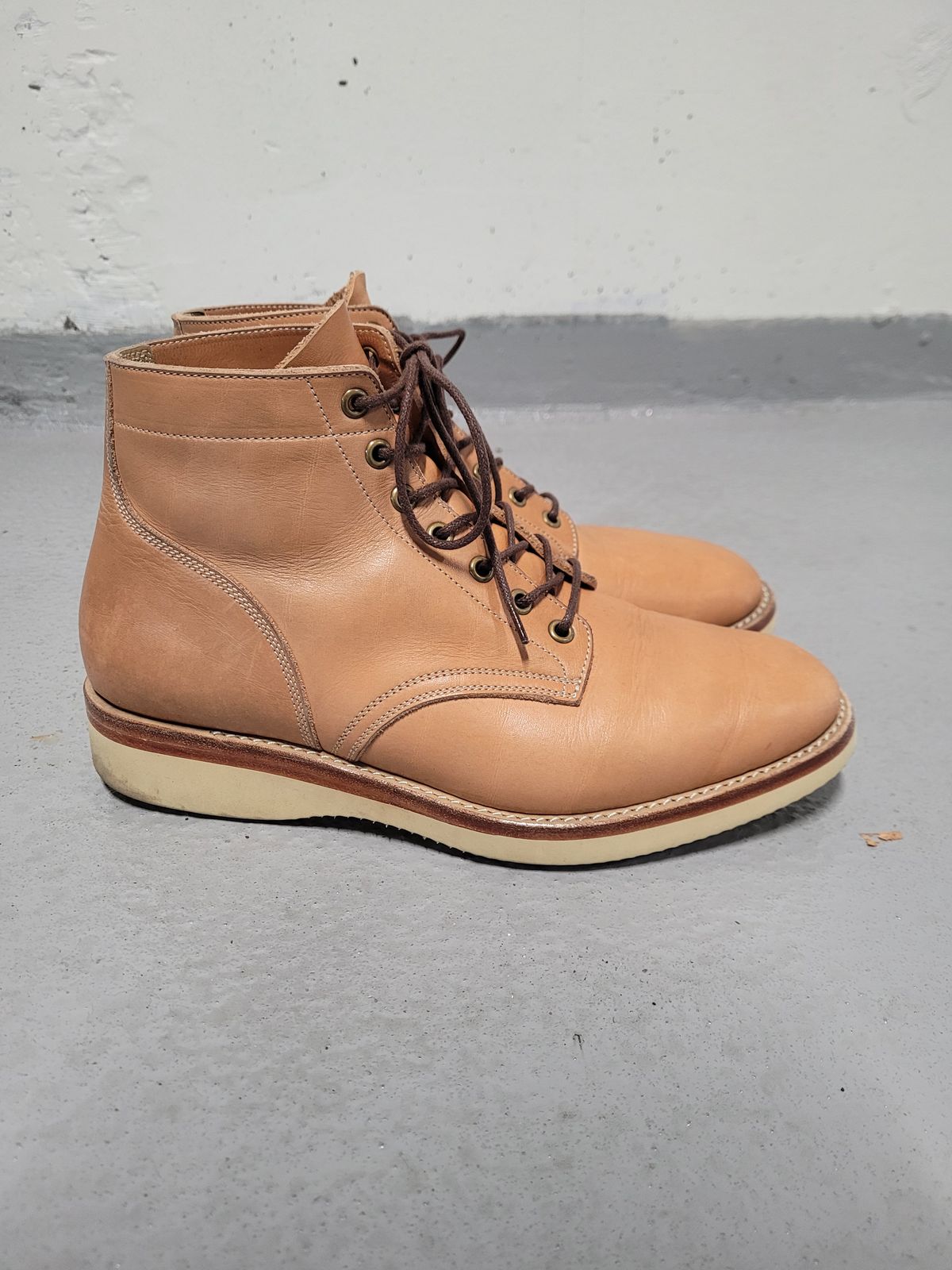 Photo by MyNameisJeff on November 2, 2023 of the Onderhoud SVC01 Boondocker in Horween Natural Essex.