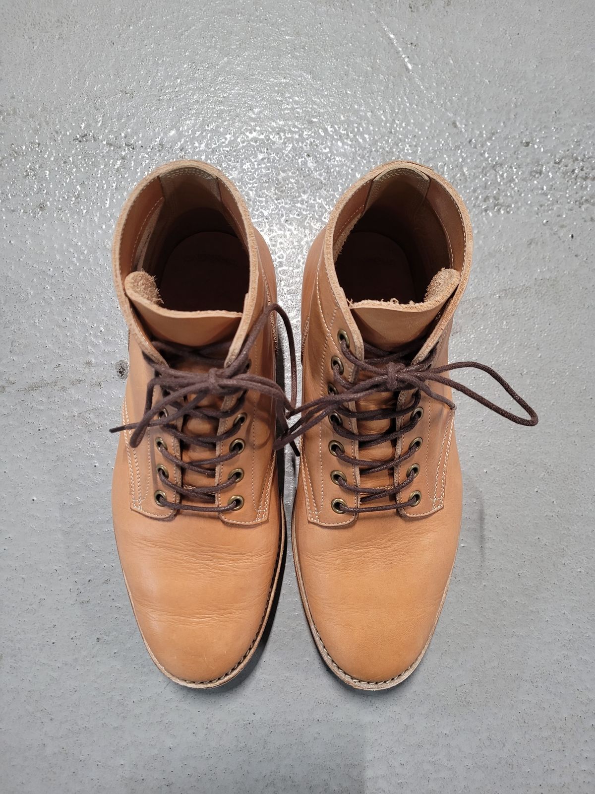 Photo by MyNameisJeff on November 2, 2023 of the Onderhoud SVC01 Boondocker in Horween Natural Essex.