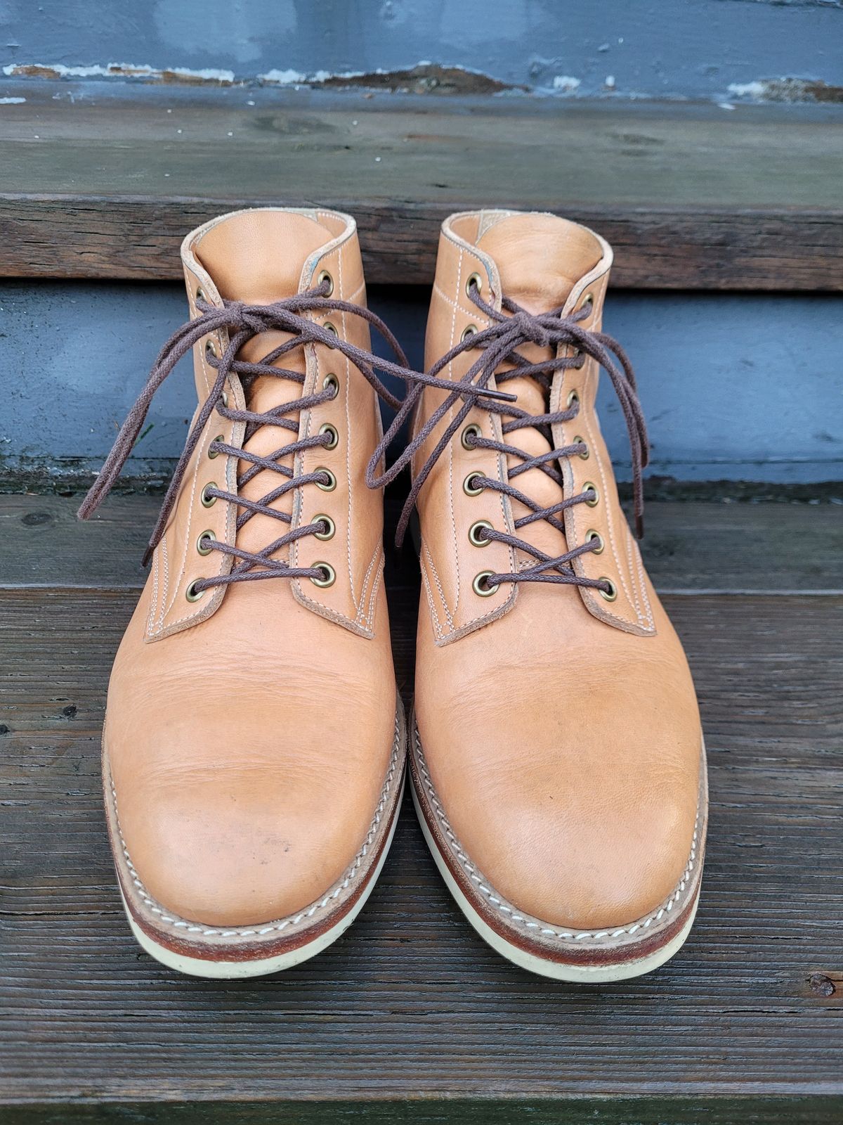 Photo by MyNameisJeff on December 2, 2023 of the Onderhoud SVC01 Boondocker in Horween Natural Essex.