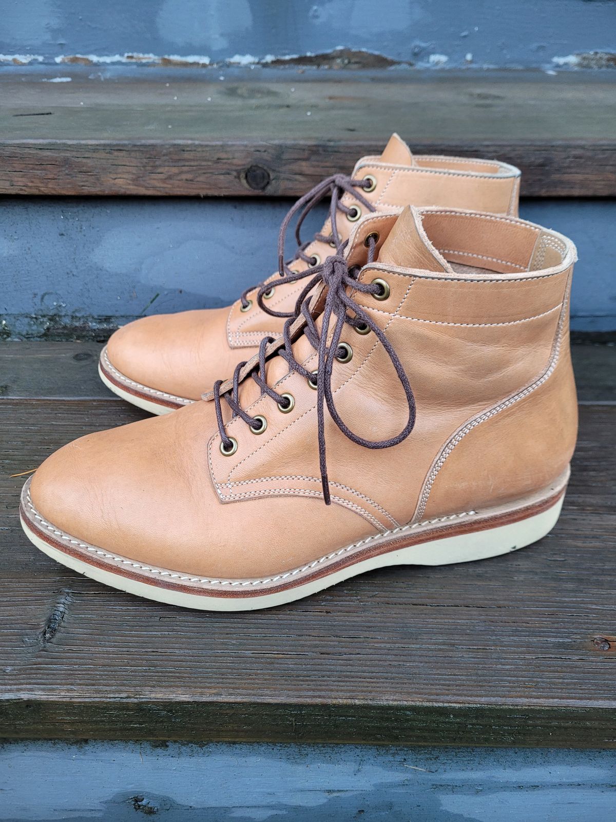 Photo by MyNameisJeff on December 2, 2023 of the Onderhoud SVC01 Boondocker in Horween Natural Essex.