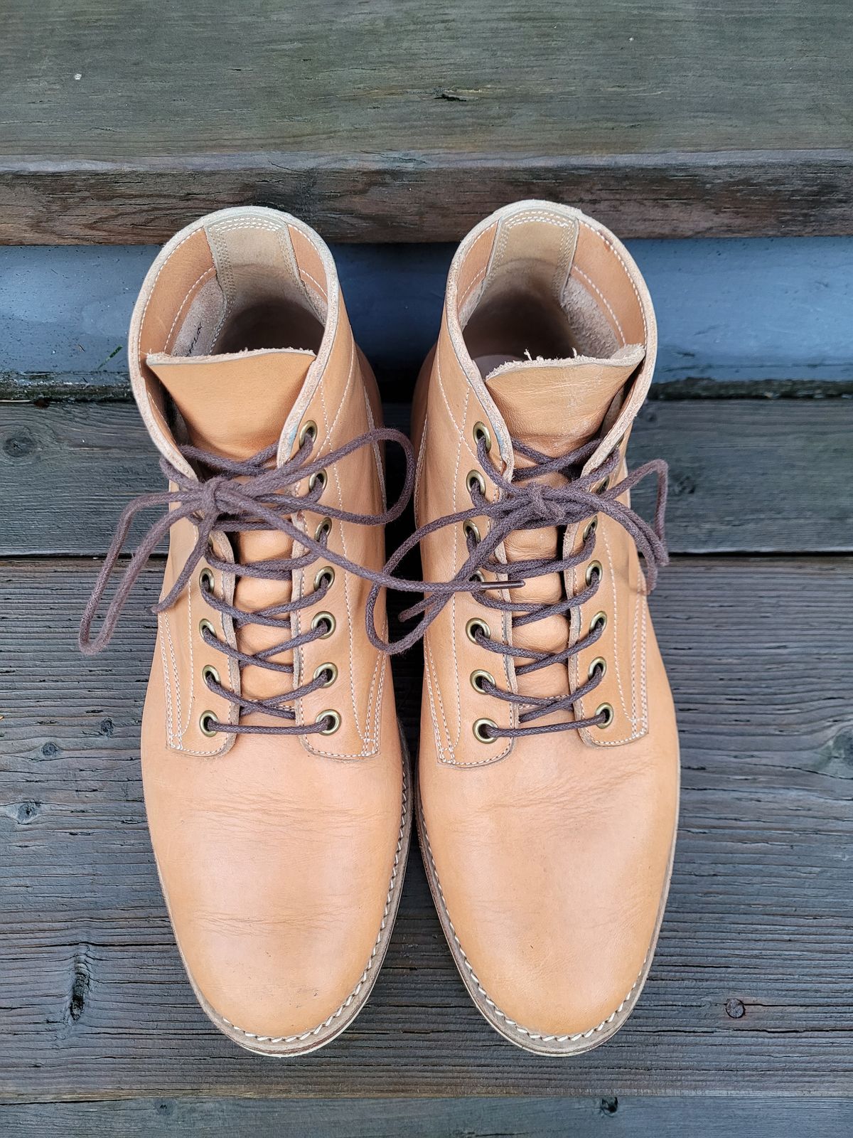 Photo by MyNameisJeff on December 2, 2023 of the Onderhoud SVC01 Boondocker in Horween Natural Essex.