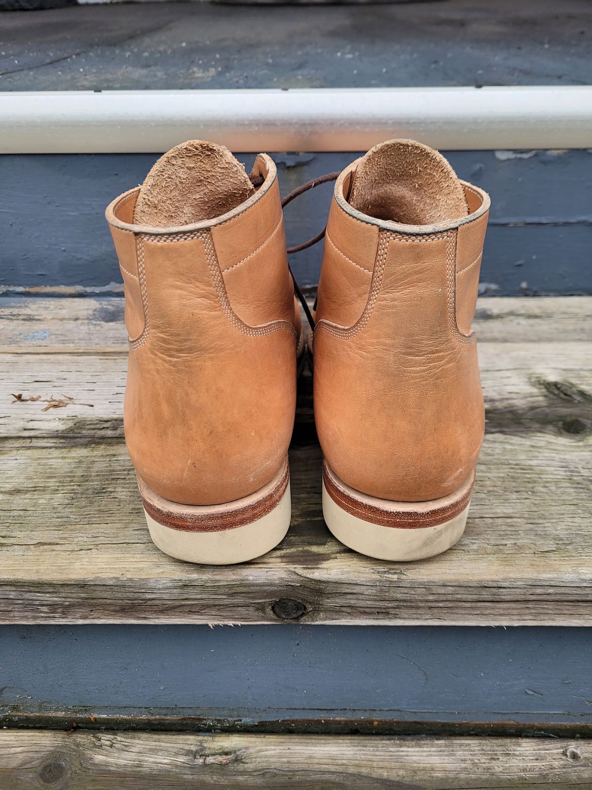 Photo by MyNameisJeff on February 2, 2024 of the Onderhoud SVC01 Boondocker in Horween Natural Essex.