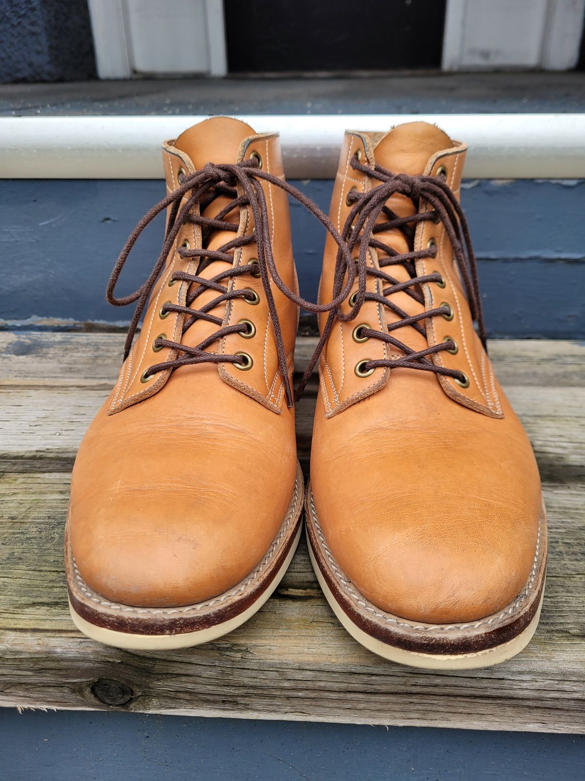 Photo by MyNameisJeff on February 2, 2024 of the Onderhoud SVC01 Boondocker in Horween Natural Essex.