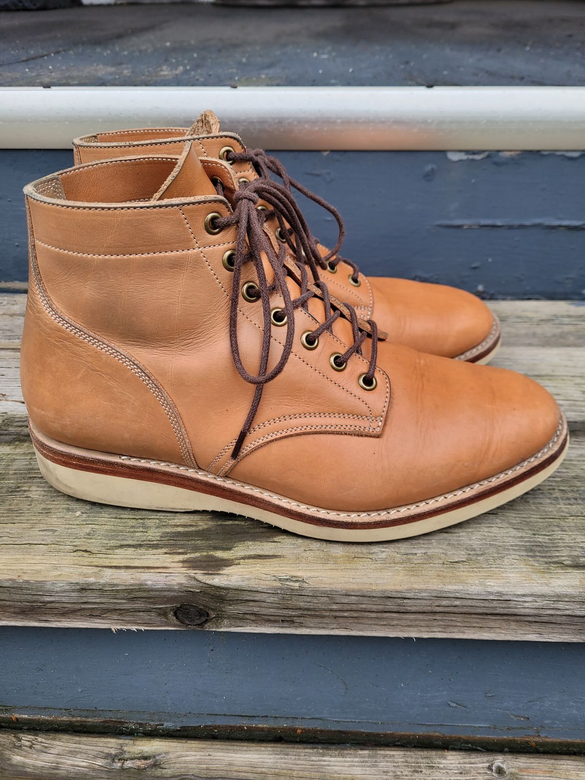 Photo by MyNameisJeff on February 2, 2024 of the Onderhoud SVC01 Boondocker in Horween Natural Essex.