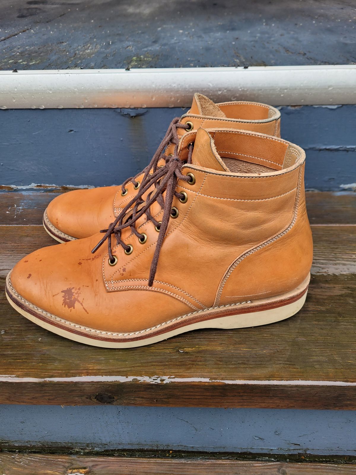 Photo by MyNameisJeff on March 1, 2024 of the Onderhoud SVC01 Boondocker in Horween Natural Essex.
