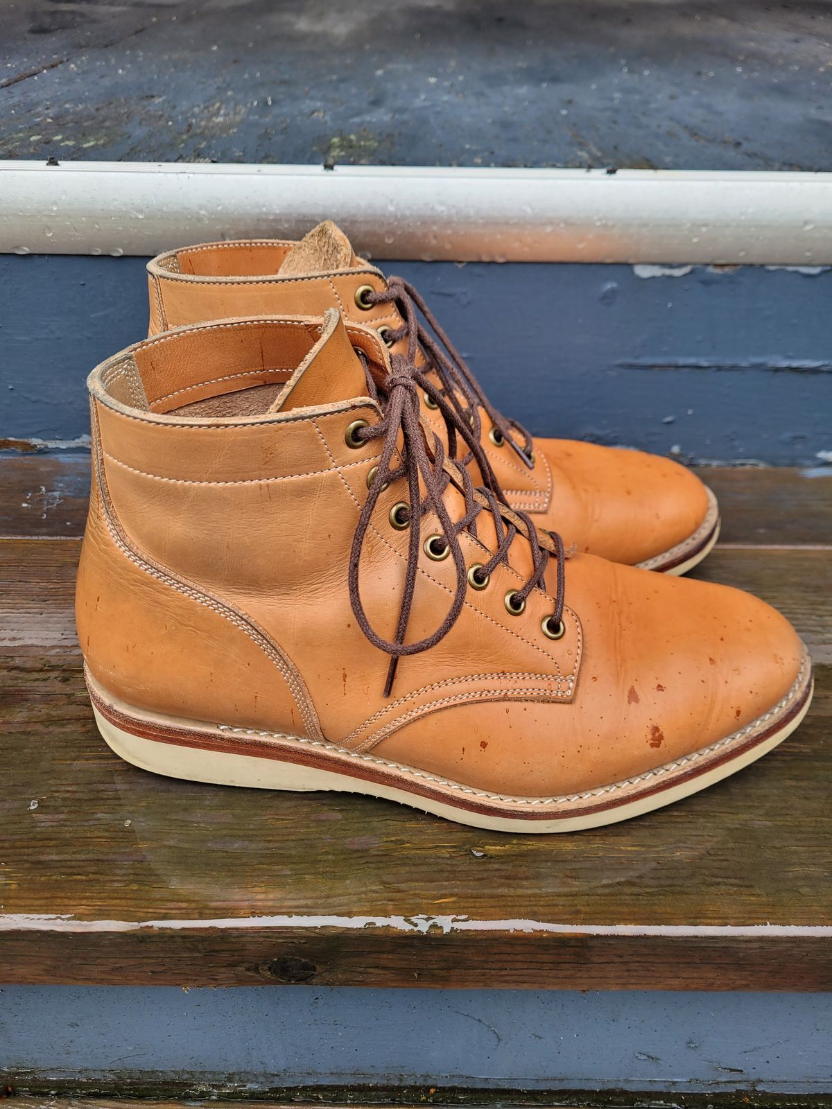 Photo by MyNameisJeff on March 1, 2024 of the Onderhoud SVC01 Boondocker in Horween Natural Essex.