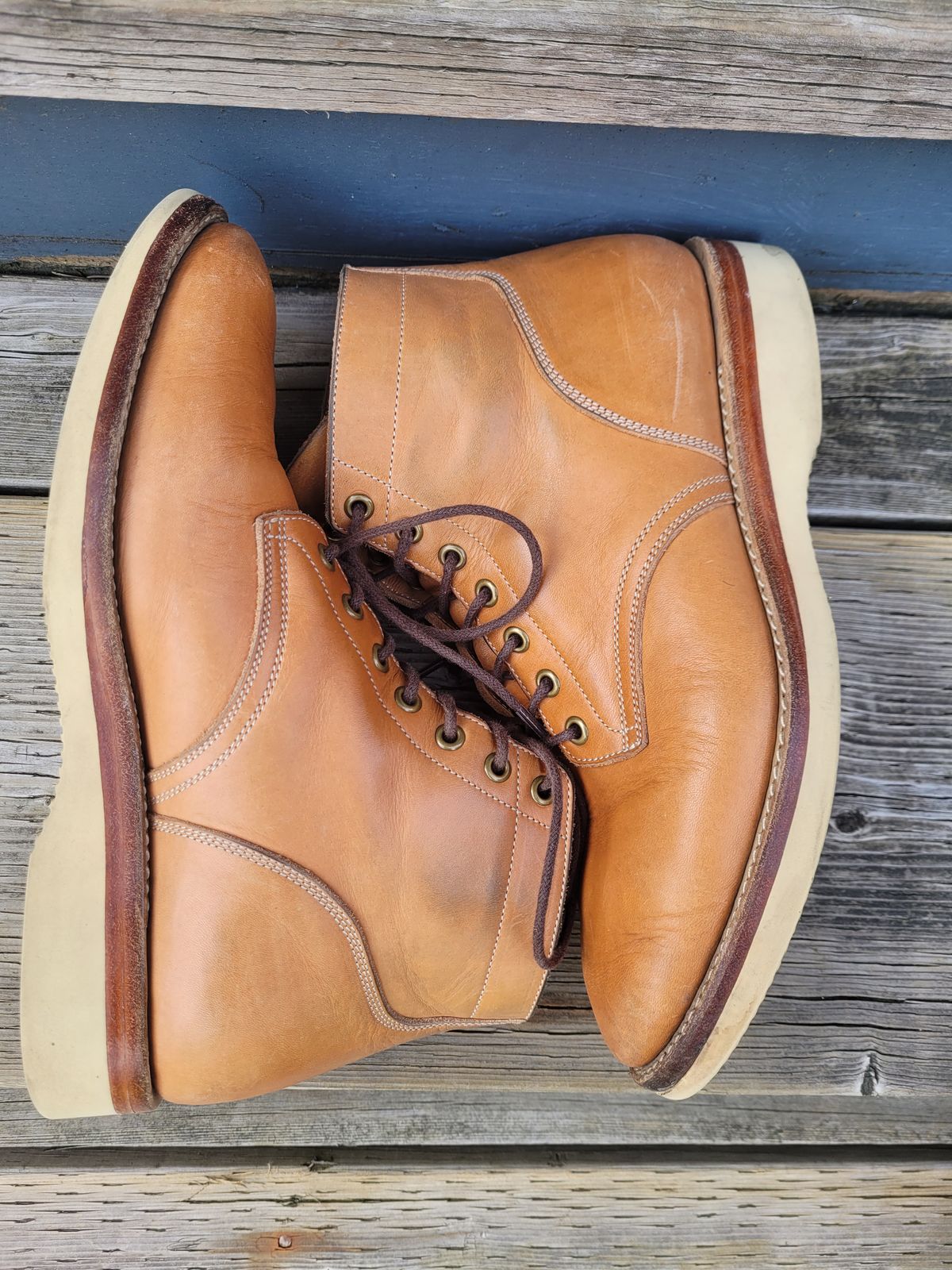 Photo by MyNameisJeff on April 4, 2024 of the Onderhoud SVC01 Boondocker in Horween Natural Essex.