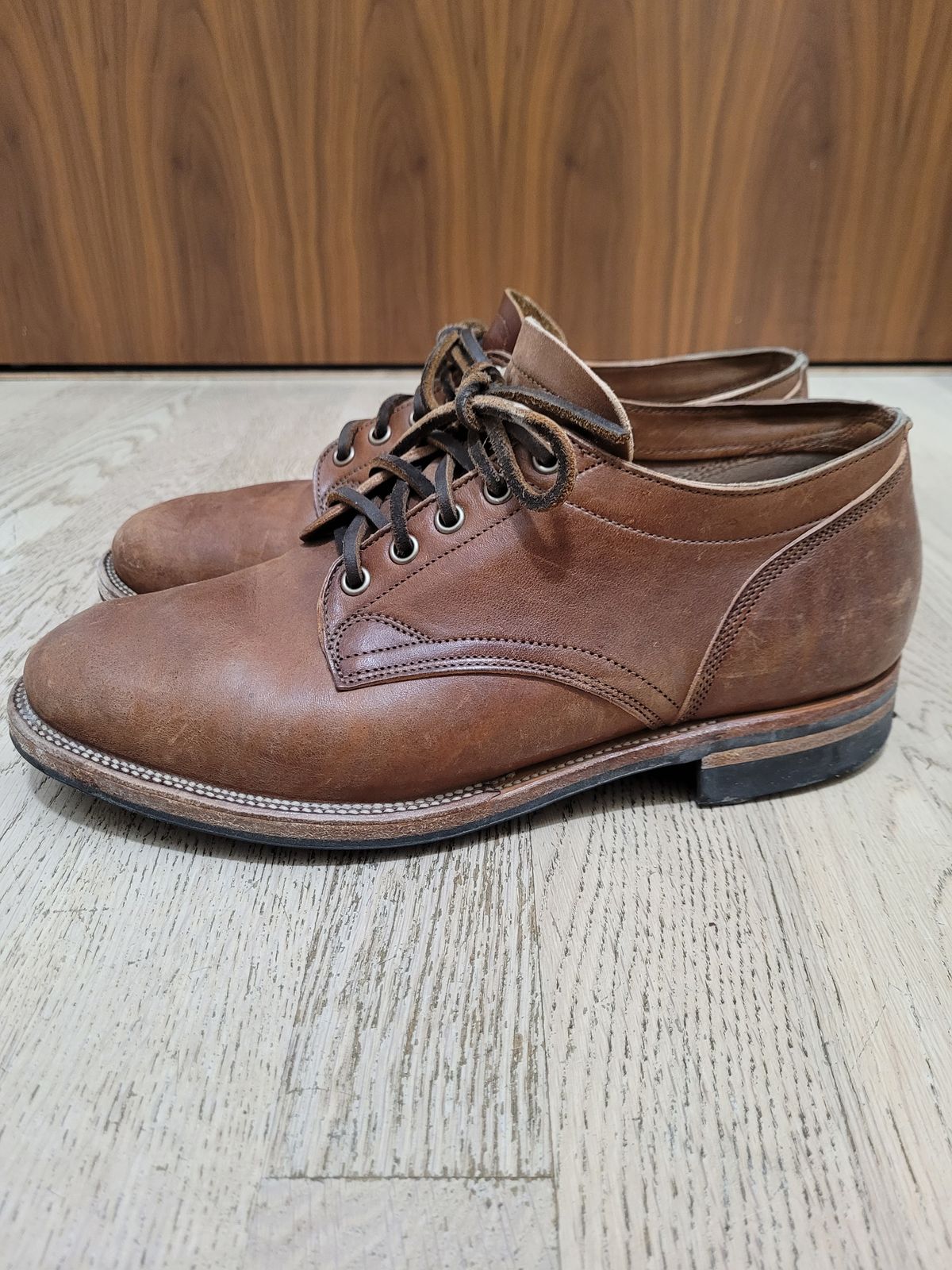 Photo by MyNameisJeff on January 1, 2023 of the Viberg 145 Oxford in Horween Natural Essex Workshoe Butt.
