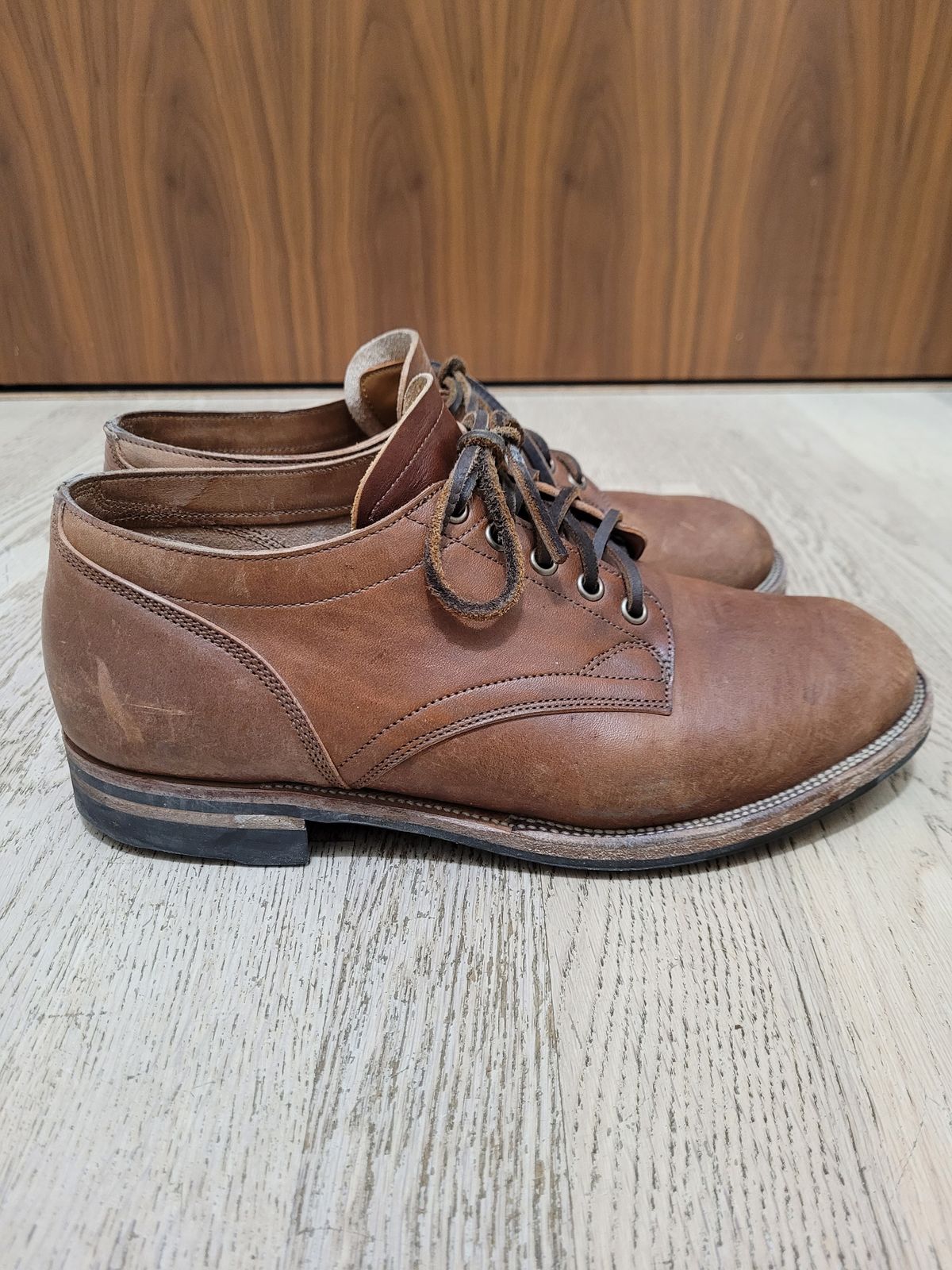 Photo by MyNameisJeff on January 1, 2023 of the Viberg 145 Oxford in Horween Natural Essex Workshoe Butt.