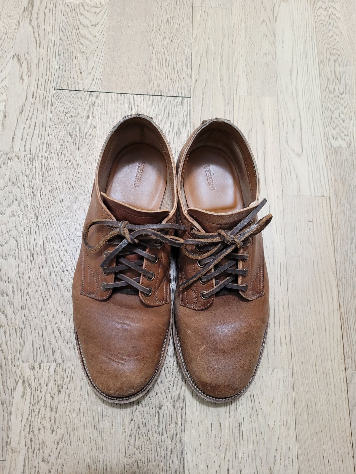 Photo by MyNameisJeff on January 1, 2023 of the Viberg 145 Oxford in Horween Natural Essex Workshoe Butt.