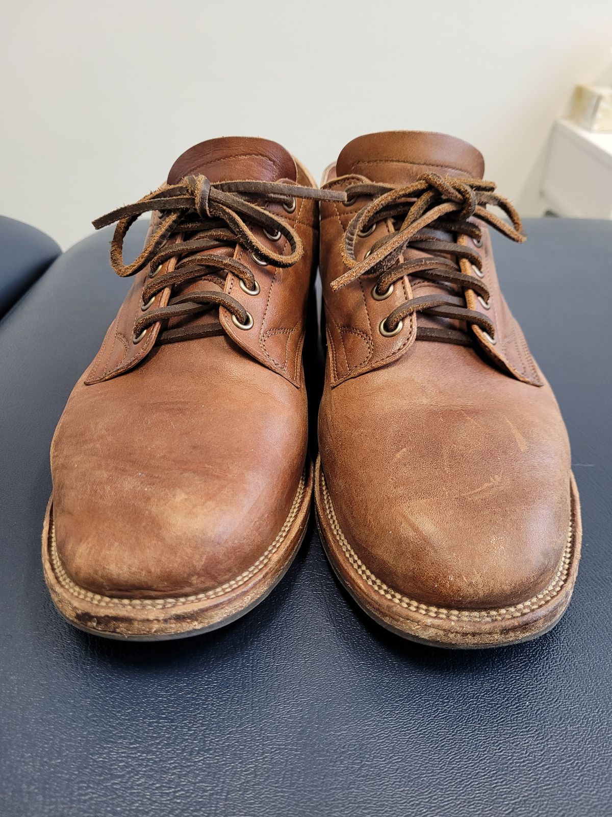 Photo by MyNameisJeff on March 6, 2023 of the Viberg 145 Oxford in Horween Natural Essex Workshoe Butt.