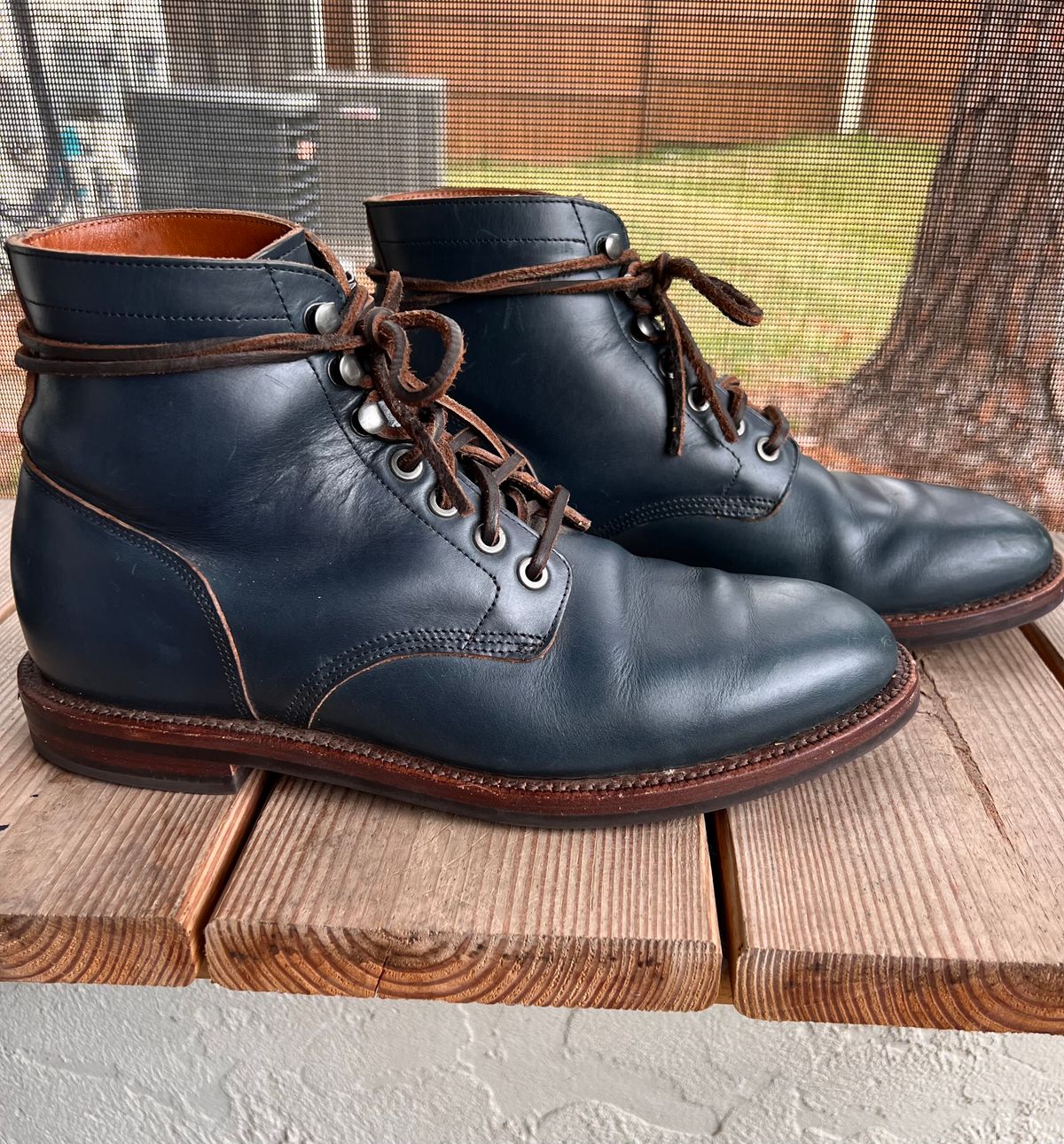 Photo by almalik1226 on November 3, 2023 of the Grant Stone Diesel Boot in Horween Navy Chromexcel.