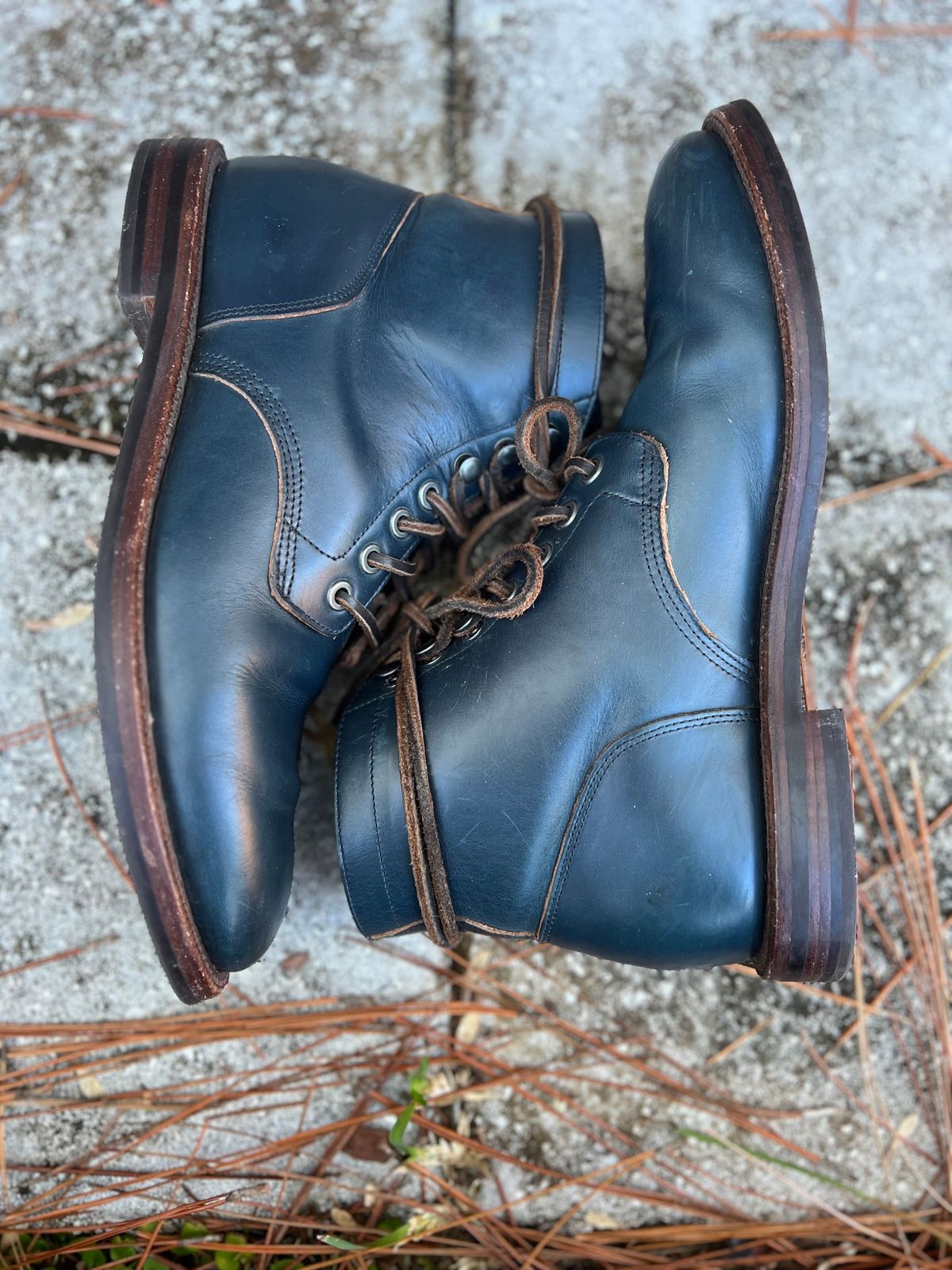 Photo by almalik1226 on January 5, 2024 of the Grant Stone Diesel Boot in Horween Navy Chromexcel.