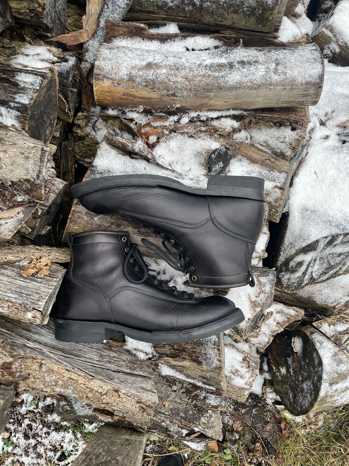 Photo by charliealoff on January 1, 2024 of the Monroe 19917 LTT in Horween Natural Chromexcel.