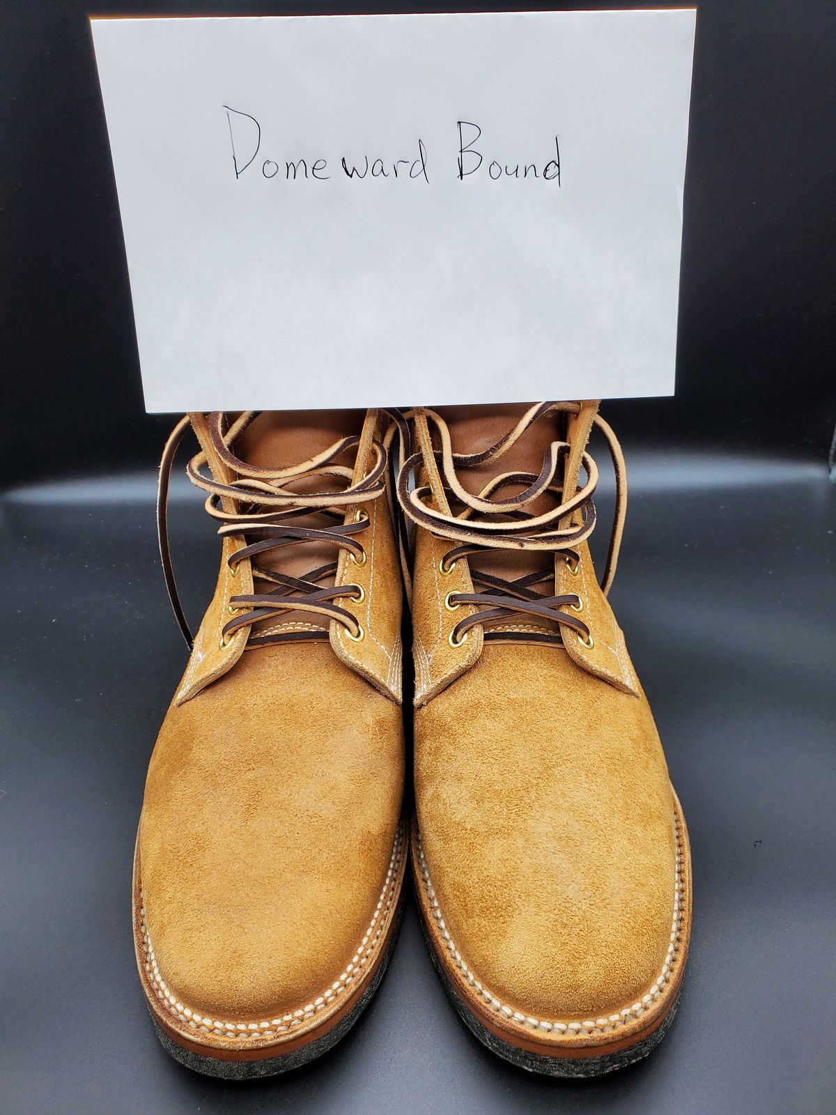 Photo by AlucardX on October 1, 2023 of the Viberg Boondocker in Horween Faded Wheat Chamois Roughout.