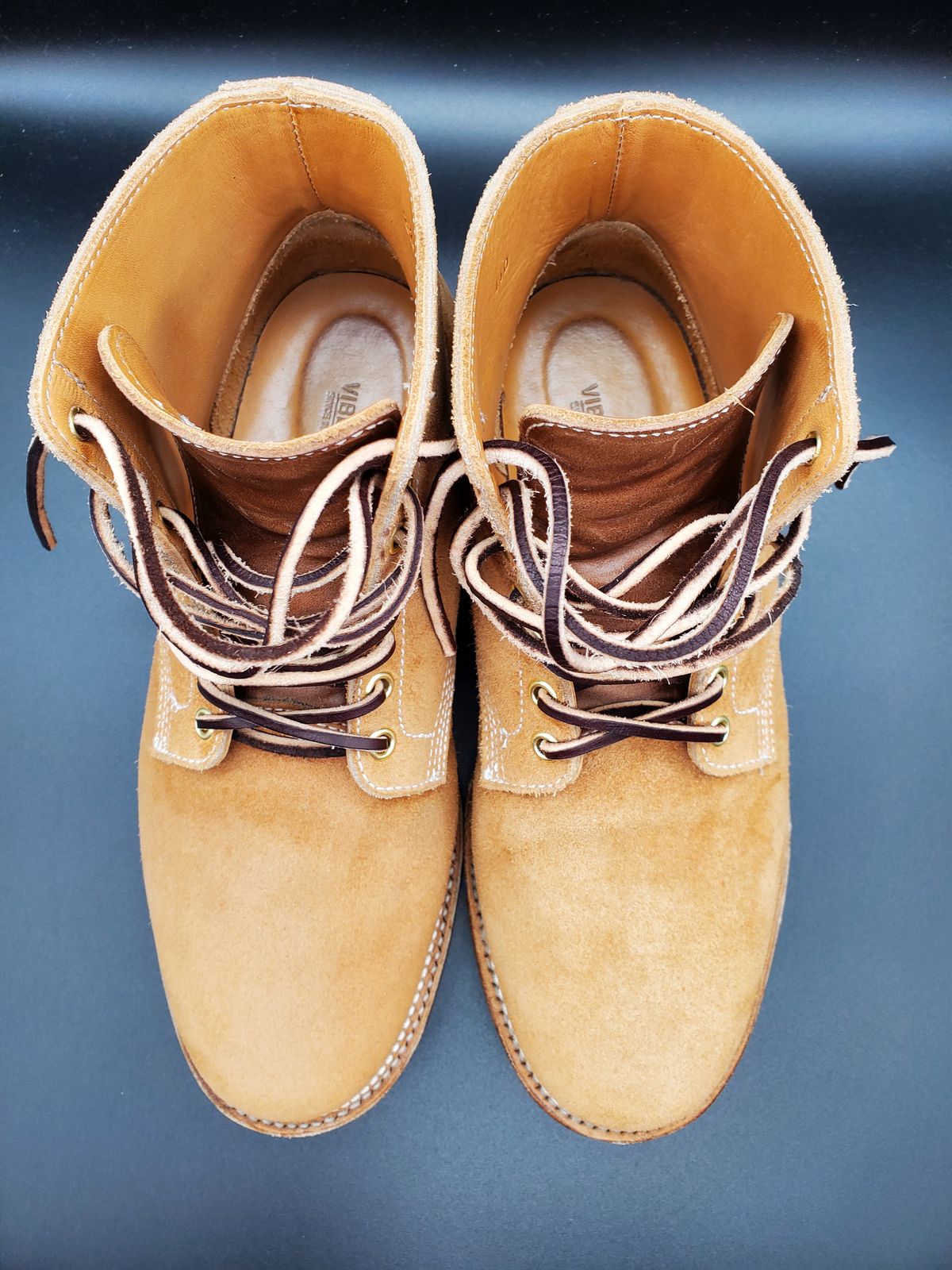 Photo by AlucardX on December 1, 2023 of the Viberg Boondocker in Horween Faded Wheat Chamois Roughout.