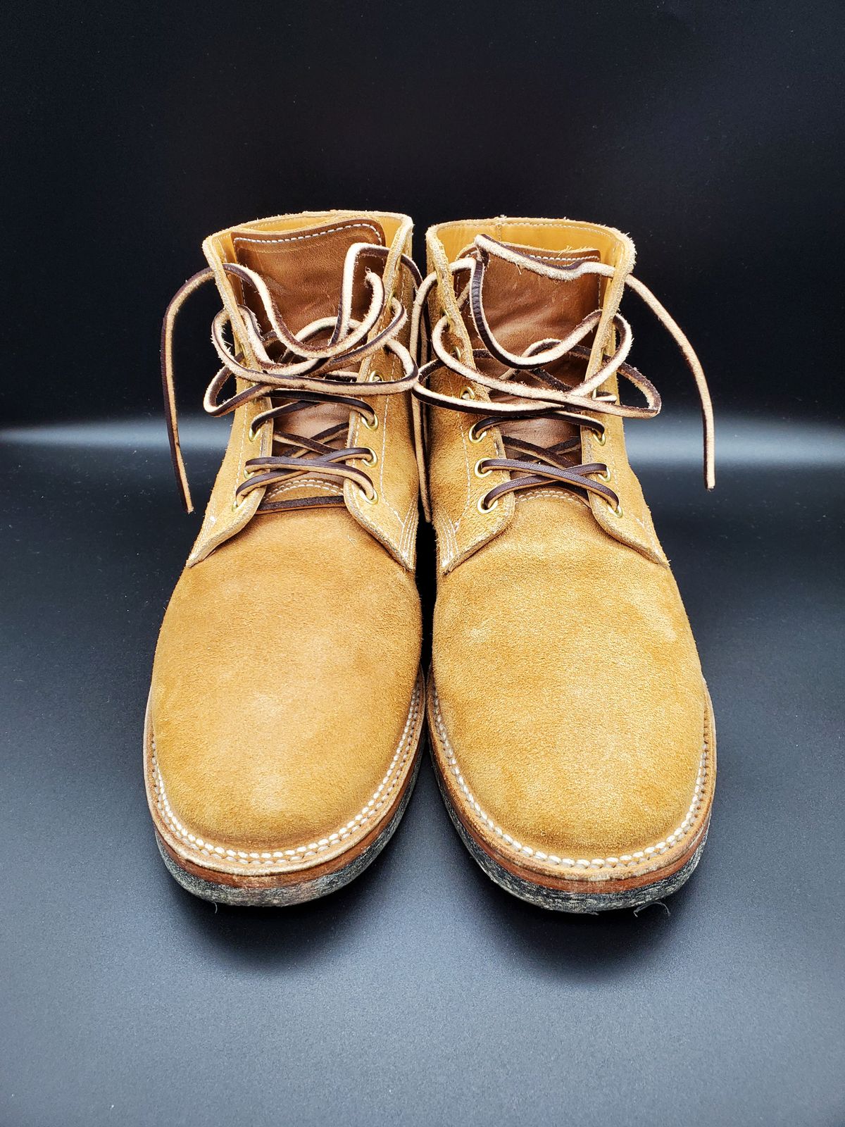 Photo by AlucardX on February 2, 2024 of the Viberg Boondocker in Horween Faded Wheat Chamois Roughout.