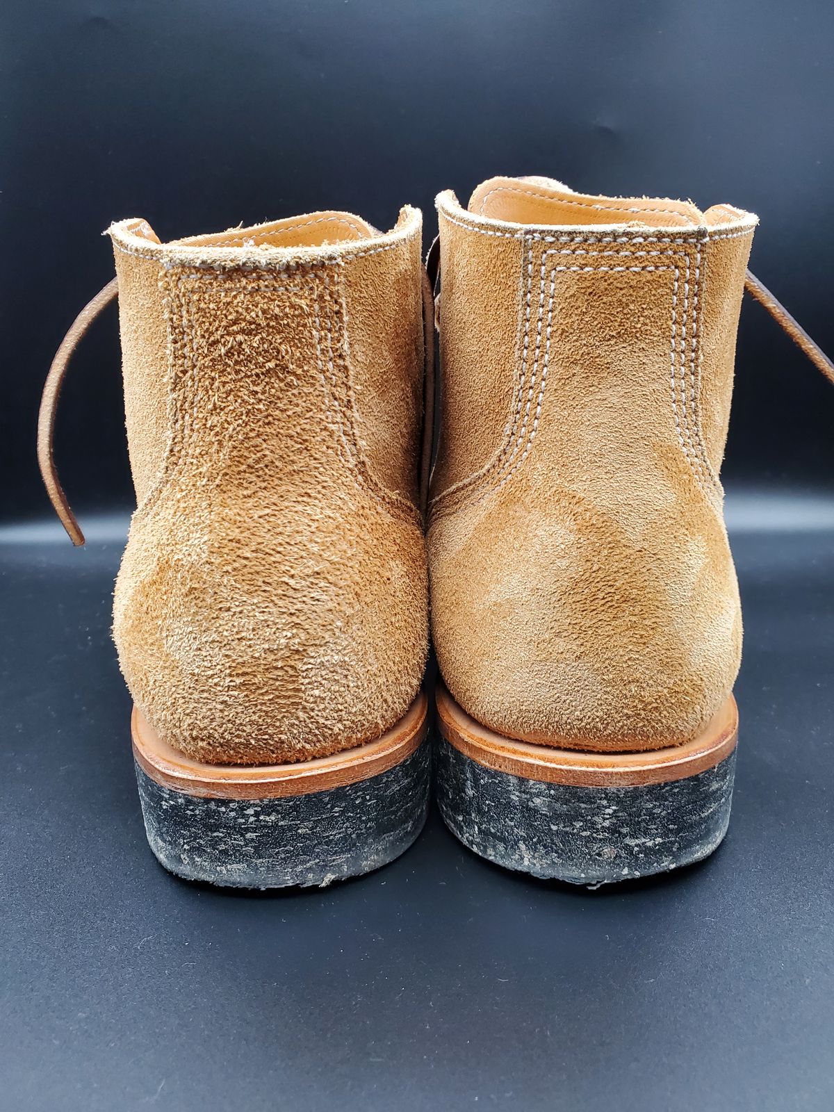 Photo by AlucardX on March 2, 2024 of the Viberg Boondocker in Horween Faded Wheat Chamois Roughout.