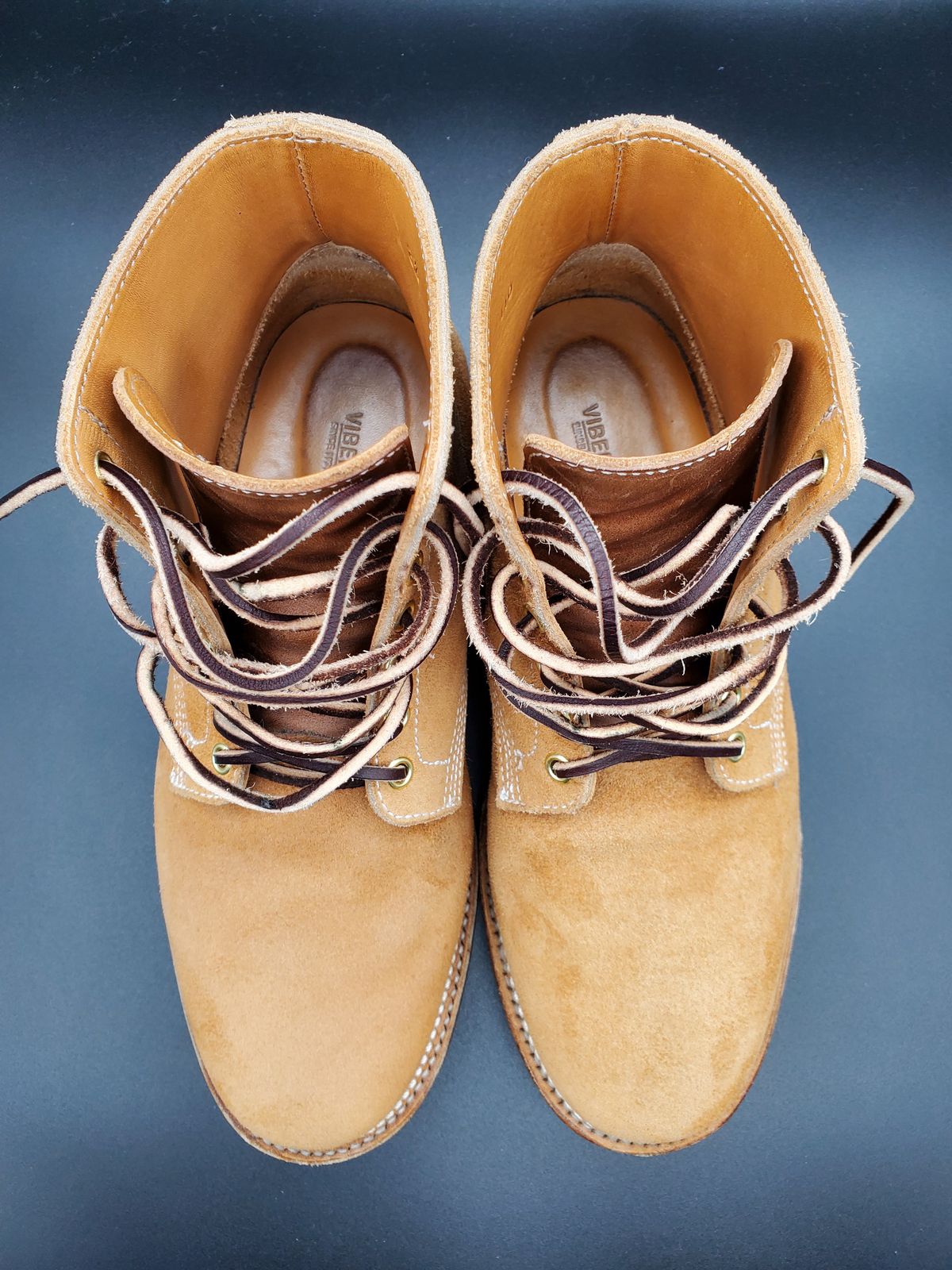 Photo by AlucardX on March 2, 2024 of the Viberg Boondocker in Horween Faded Wheat Chamois Roughout.
