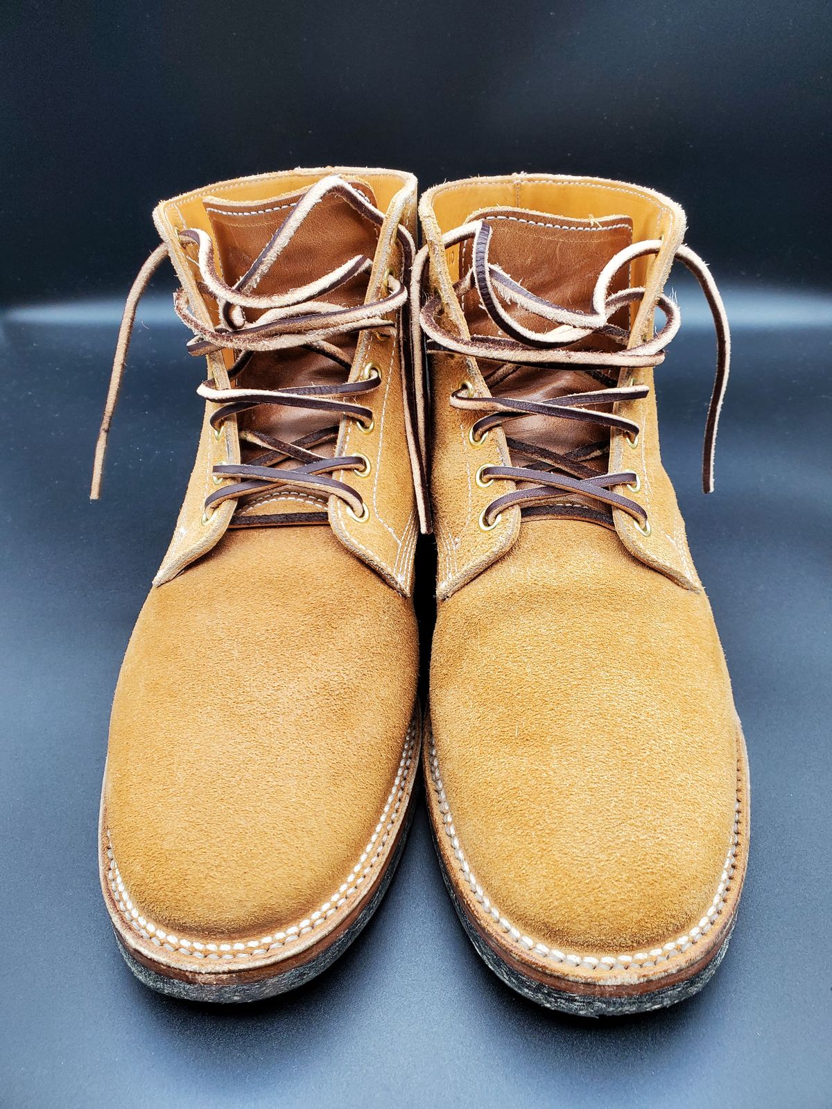 Photo by AlucardX on April 1, 2024 of the Viberg Boondocker in Horween Faded Wheat Chamois Roughout.