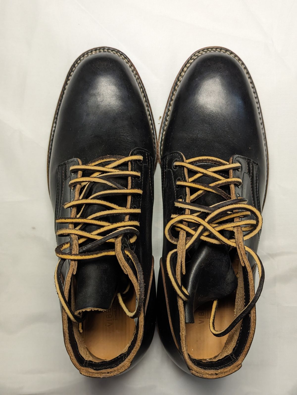 Photo by drtobiassfunke on October 2, 2023 of the Viberg Service Boot in Horween Black Chromexcel.