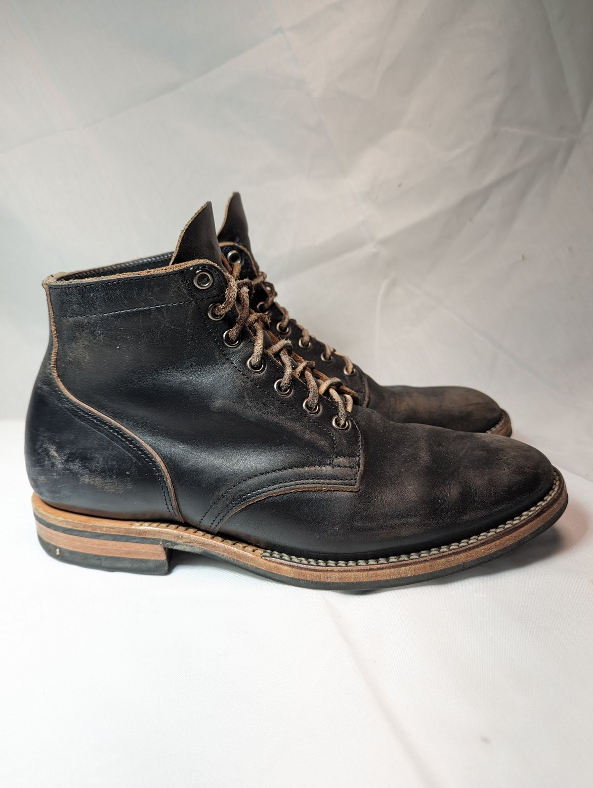 Photo by drtobiassfunke on December 6, 2023 of the Viberg Service Boot in Horween Black Chromexcel.