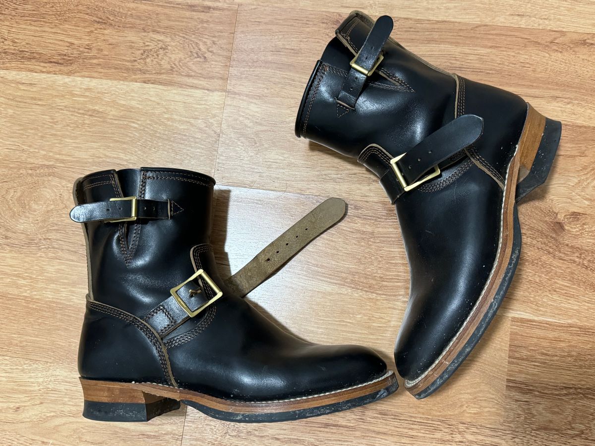 Photo by jimtigerbelly on October 12, 2023 of the The Flat Head Engineer Boots in Black Japanese Cordovan Horsehide.