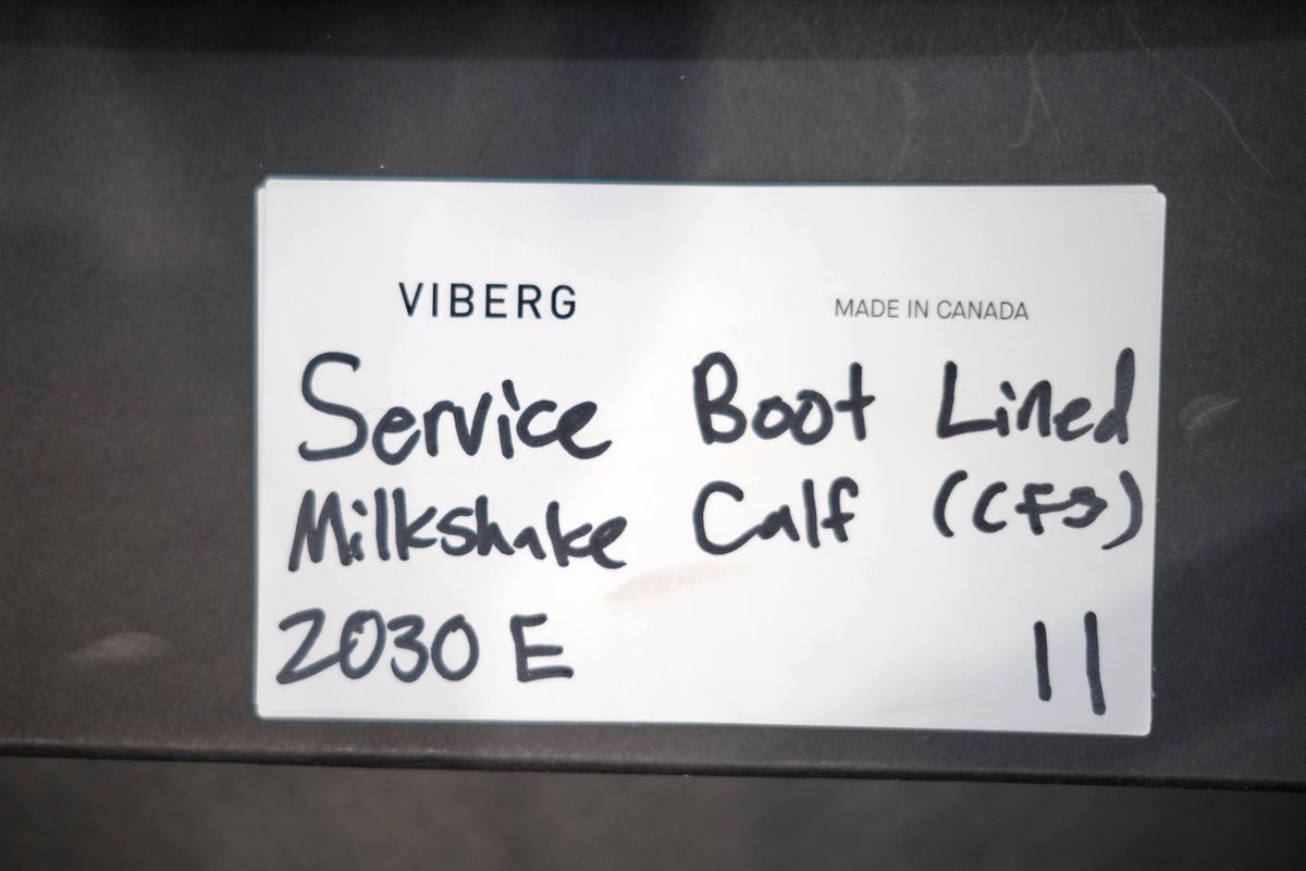 Photo by deiru on February 26, 2025 of the Viberg Service Boot in C.F. Stead Milkshake Calf Suede & indigo dyed C.F. Stead Milkshake suede.