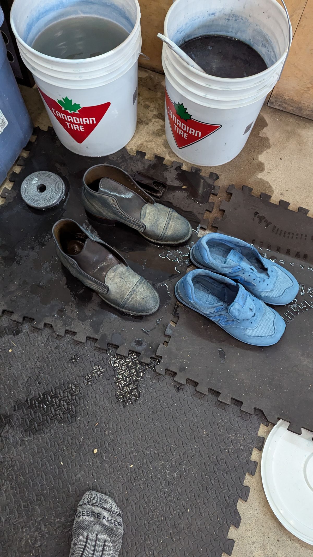 Photo by deiru on August 18, 2025 of the Viberg Service Boot in C.F. Stead Milkshake Calf Suede & indigo dyed C.F. Stead Milkshake suede.