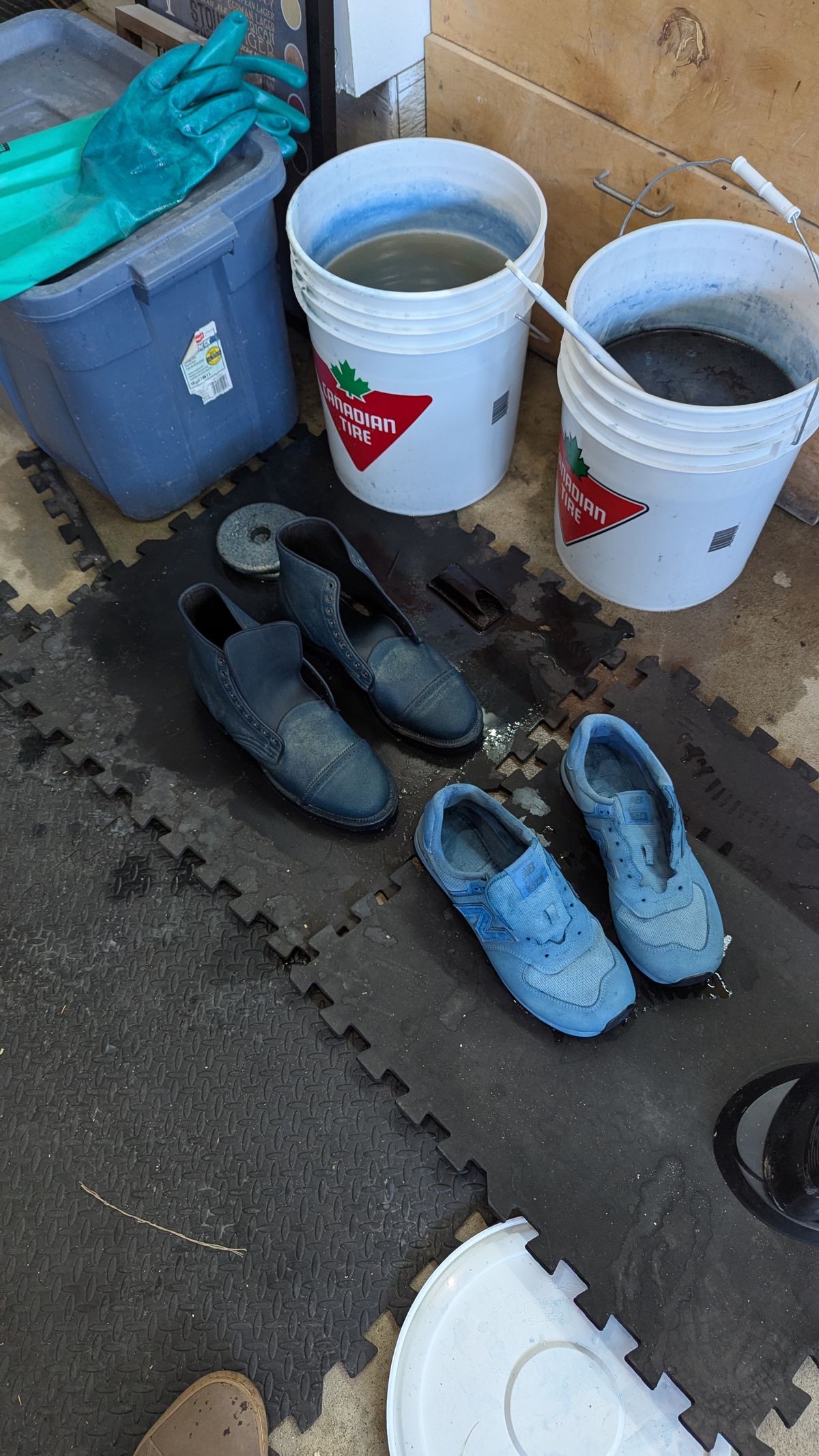 Photo by deiru on August 18, 2025 of the Viberg Service Boot in C.F. Stead Milkshake Calf Suede & indigo dyed C.F. Stead Milkshake suede.