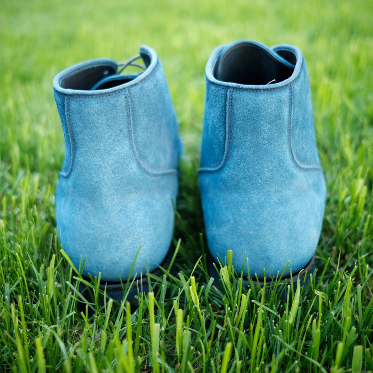 Photo by deiru on August 23, 2025 of the Viberg Service Boot in C.F. Stead Milkshake Calf Suede & indigo dyed C.F. Stead Milkshake suede.