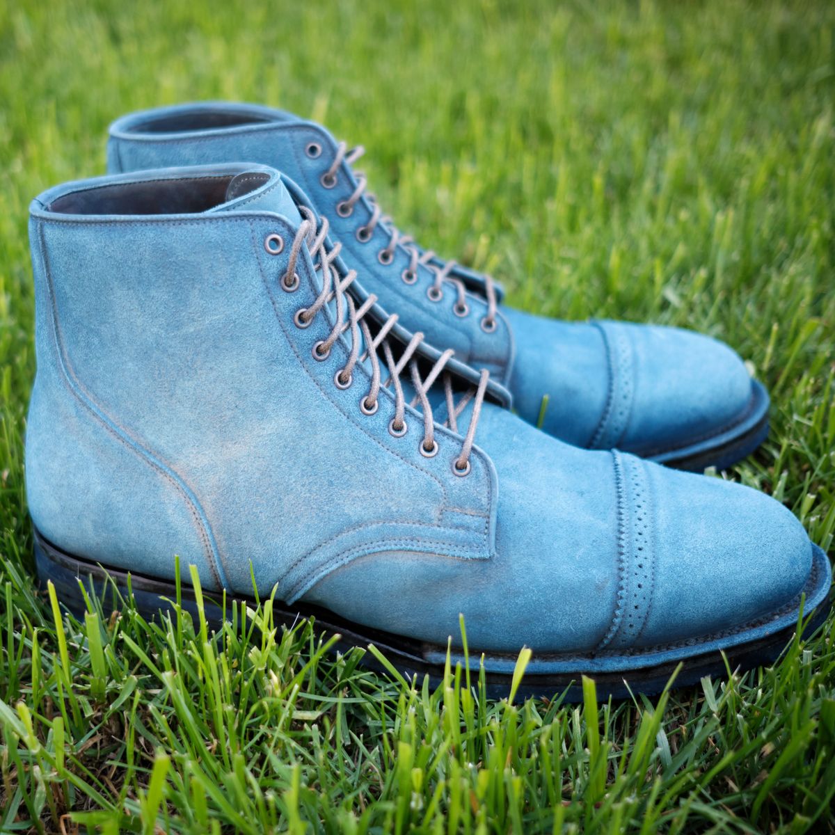 Photo by deiru on August 23, 2025 of the Viberg Service Boot in C.F. Stead Milkshake Calf Suede & indigo dyed C.F. Stead Milkshake suede.