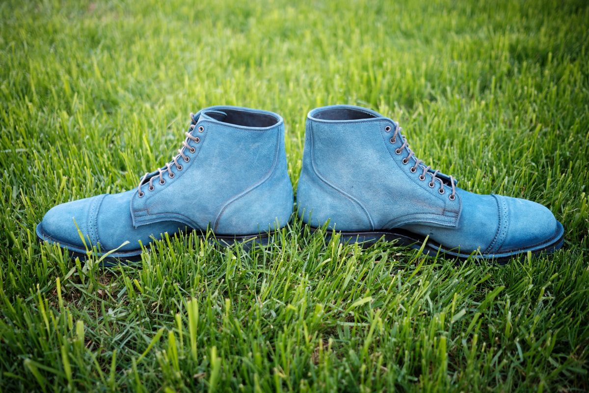 Photo by deiru on August 23, 2025 of the Viberg Service Boot in C.F. Stead Milkshake Calf Suede & indigo dyed C.F. Stead Milkshake suede.