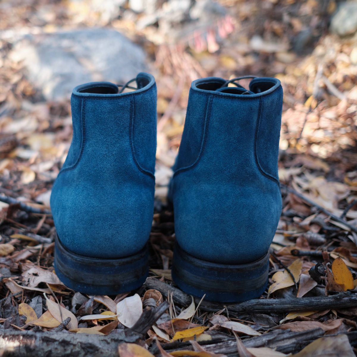 Photo by deiru on October 1, 2025 of the Viberg Service Boot in C.F. Stead Milkshake Calf Suede & indigo dyed C.F. Stead Milkshake suede.