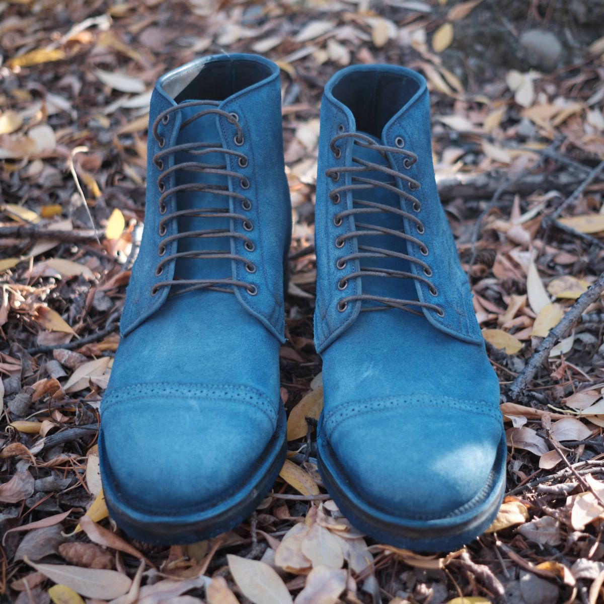 Photo by deiru on October 1, 2025 of the Viberg Service Boot in C.F. Stead Milkshake Calf Suede & indigo dyed C.F. Stead Milkshake suede.