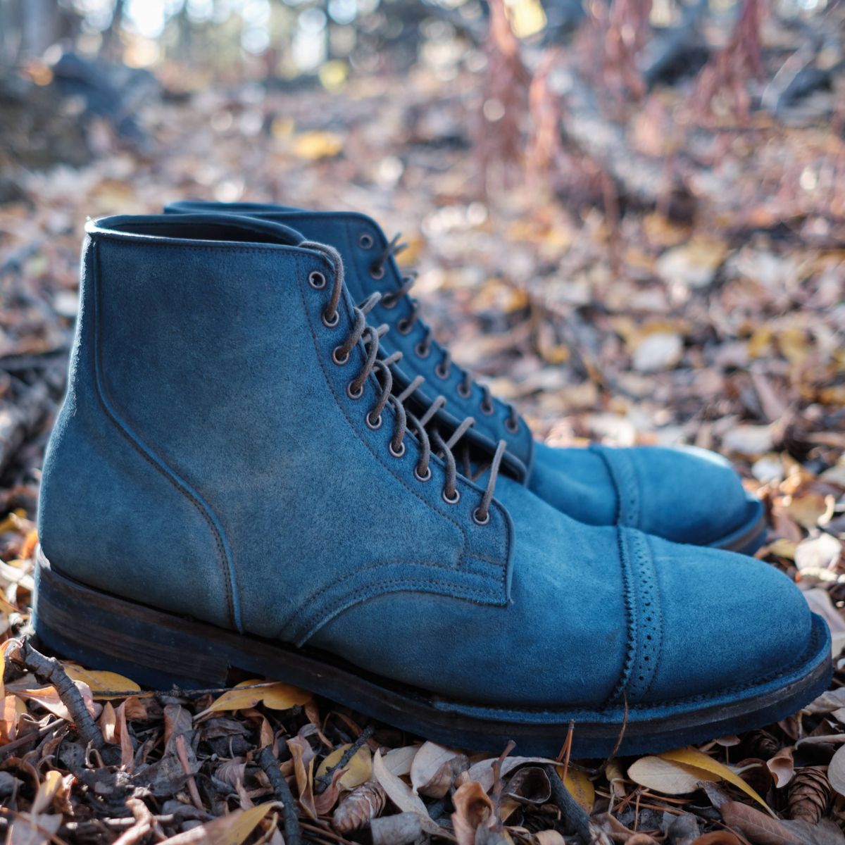 Photo by deiru on October 1, 2025 of the Viberg Service Boot in C.F. Stead Milkshake Calf Suede & indigo dyed C.F. Stead Milkshake suede.