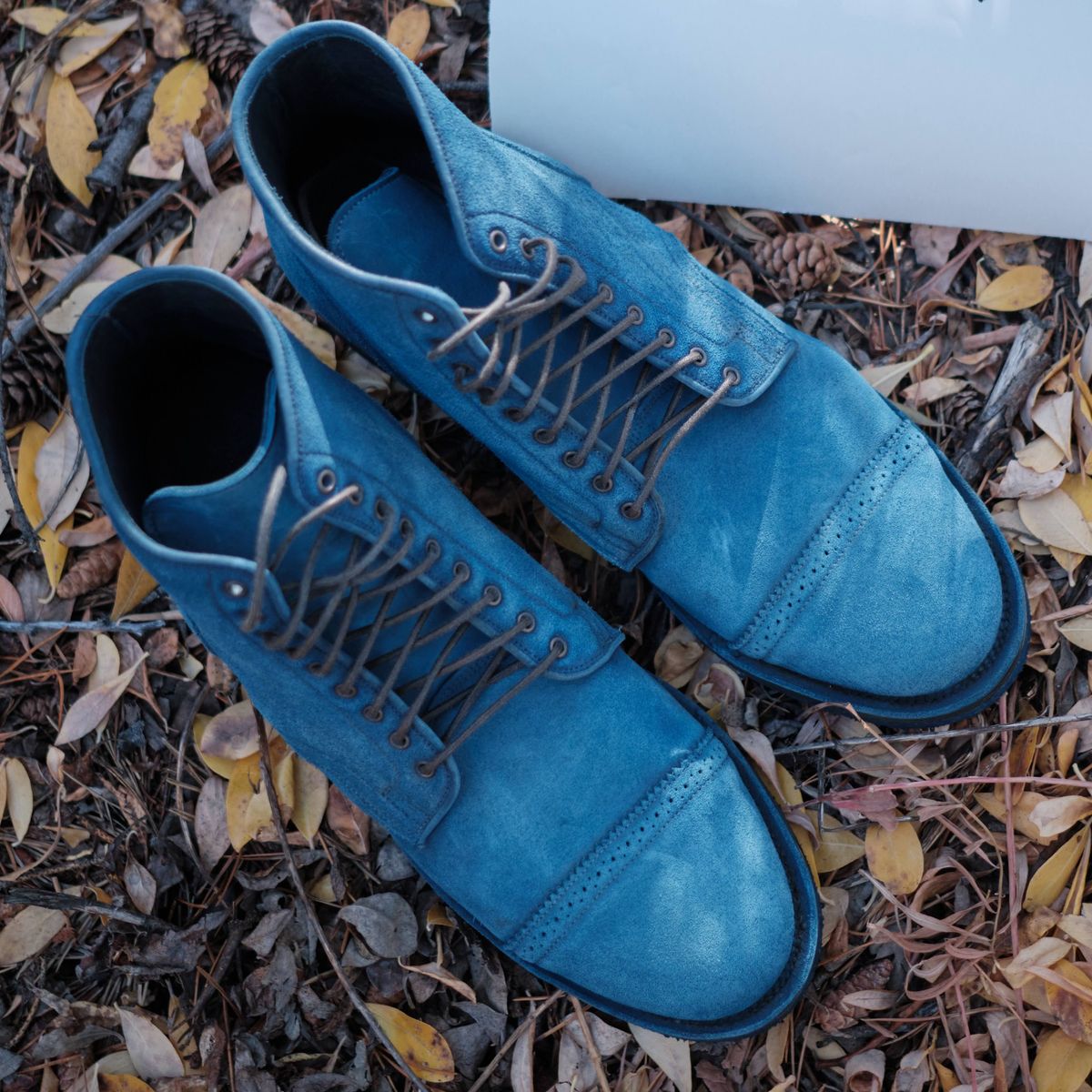 Photo by deiru on October 1, 2025 of the Viberg Service Boot in C.F. Stead Milkshake Calf Suede & indigo dyed C.F. Stead Milkshake suede.