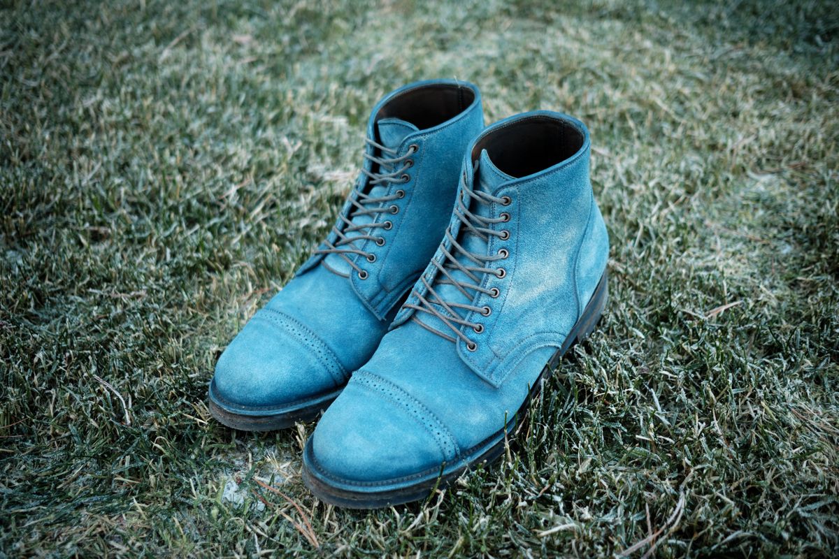 Photo by deiru on November 4, 2025 of the Viberg Service Boot in C.F. Stead Milkshake Calf Suede & indigo dyed C.F. Stead Milkshake suede.
