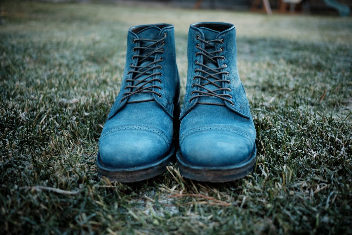 Photo by deiru on November 4, 2025 of the Viberg Service Boot in C.F. Stead Milkshake Calf Suede & indigo dyed C.F. Stead Milkshake suede.