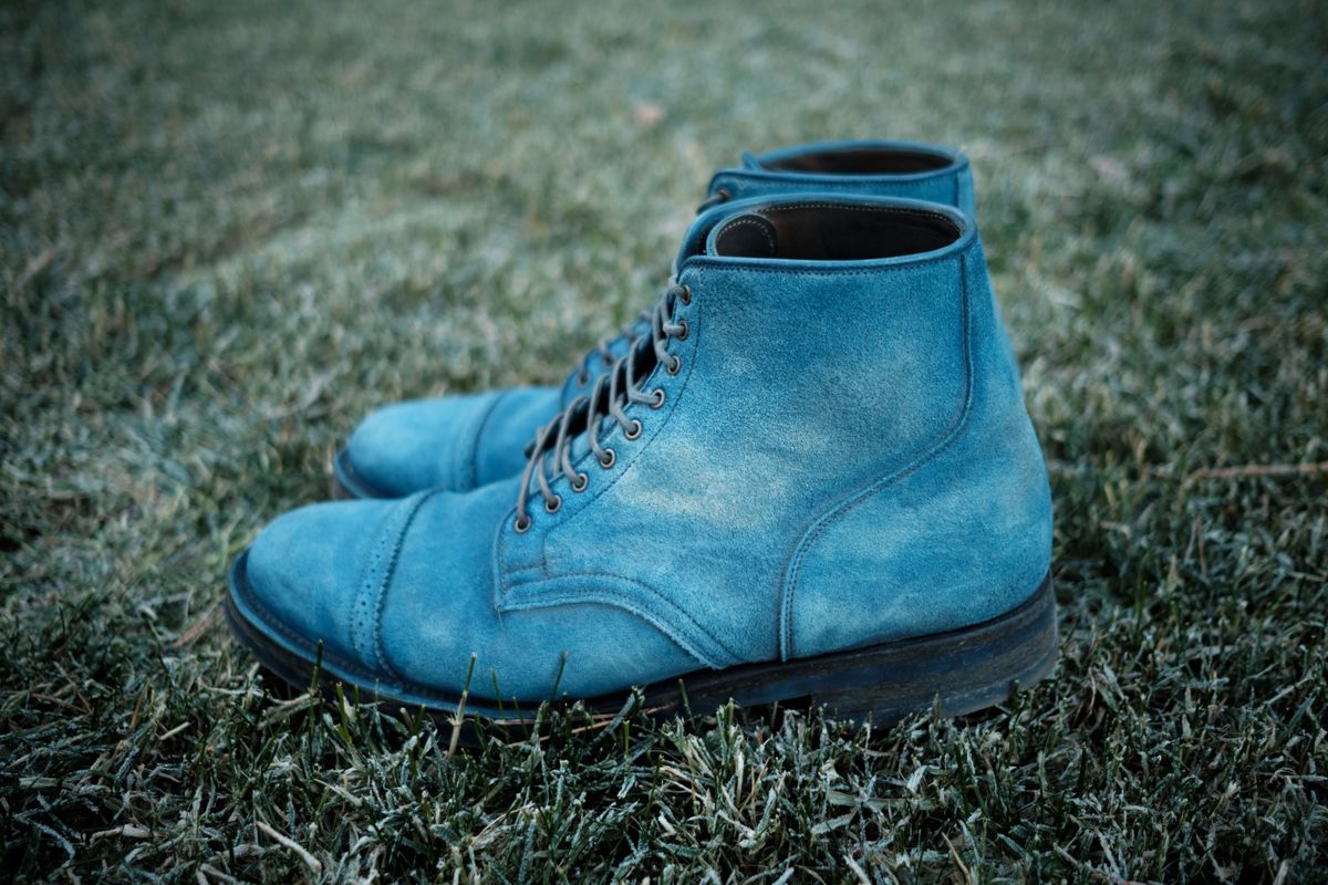 Photo by deiru on November 4, 2025 of the Viberg Service Boot in C.F. Stead Milkshake Calf Suede & indigo dyed C.F. Stead Milkshake suede.