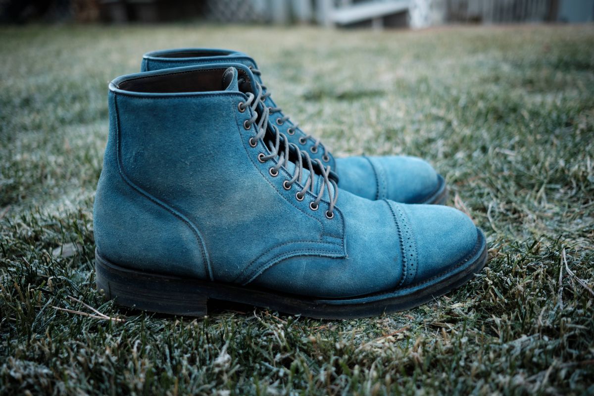 Photo by deiru on November 4, 2025 of the Viberg Service Boot in C.F. Stead Milkshake Calf Suede & indigo dyed C.F. Stead Milkshake suede.