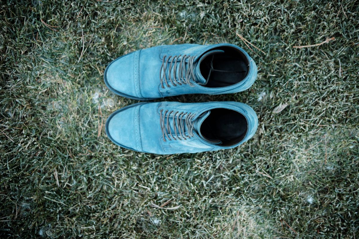 Photo by deiru on November 4, 2025 of the Viberg Service Boot in C.F. Stead Milkshake Calf Suede & indigo dyed C.F. Stead Milkshake suede.