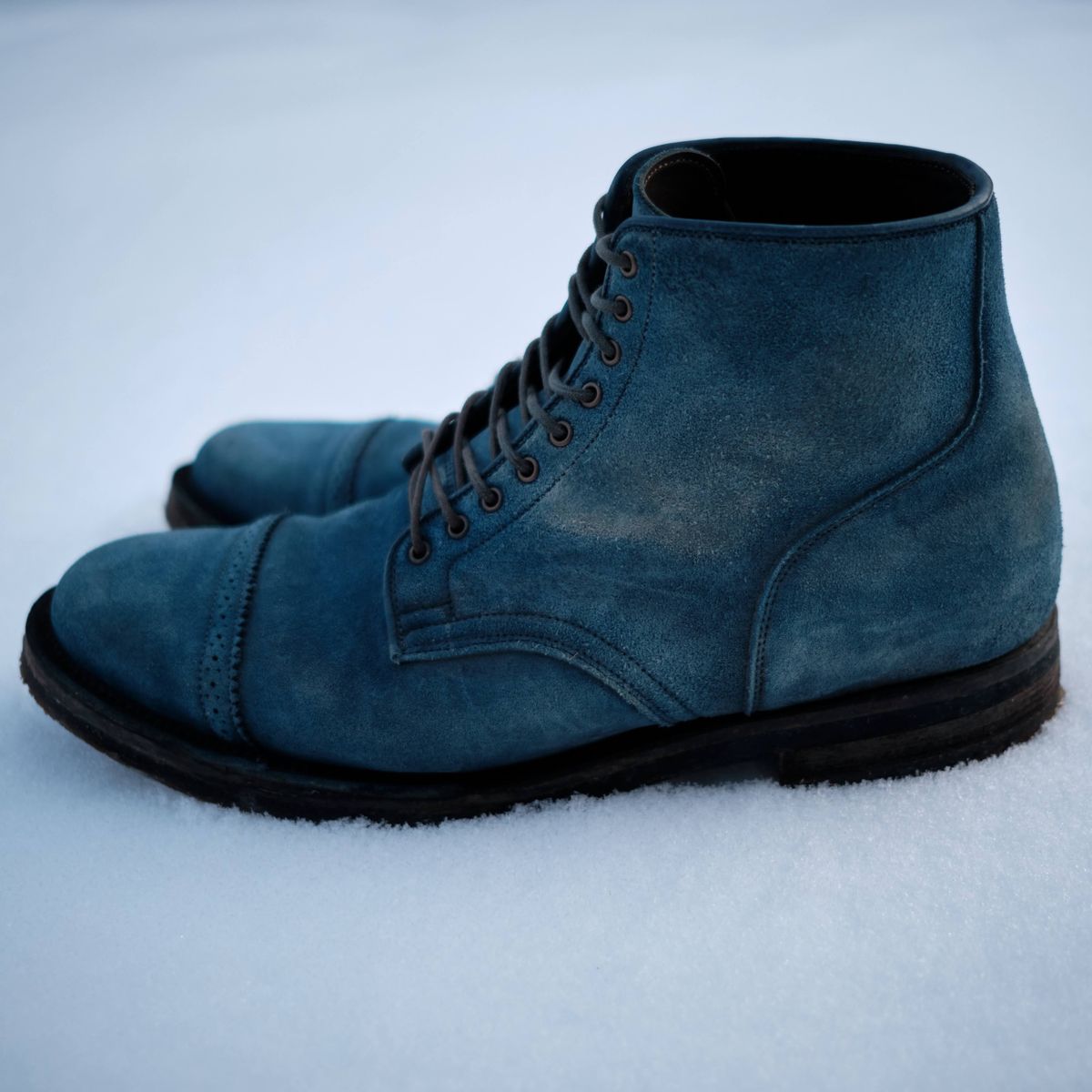 Photo by deiru on December 2, 2025 of the Viberg Service Boot in C.F. Stead Milkshake Calf Suede & indigo dyed C.F. Stead Milkshake suede.