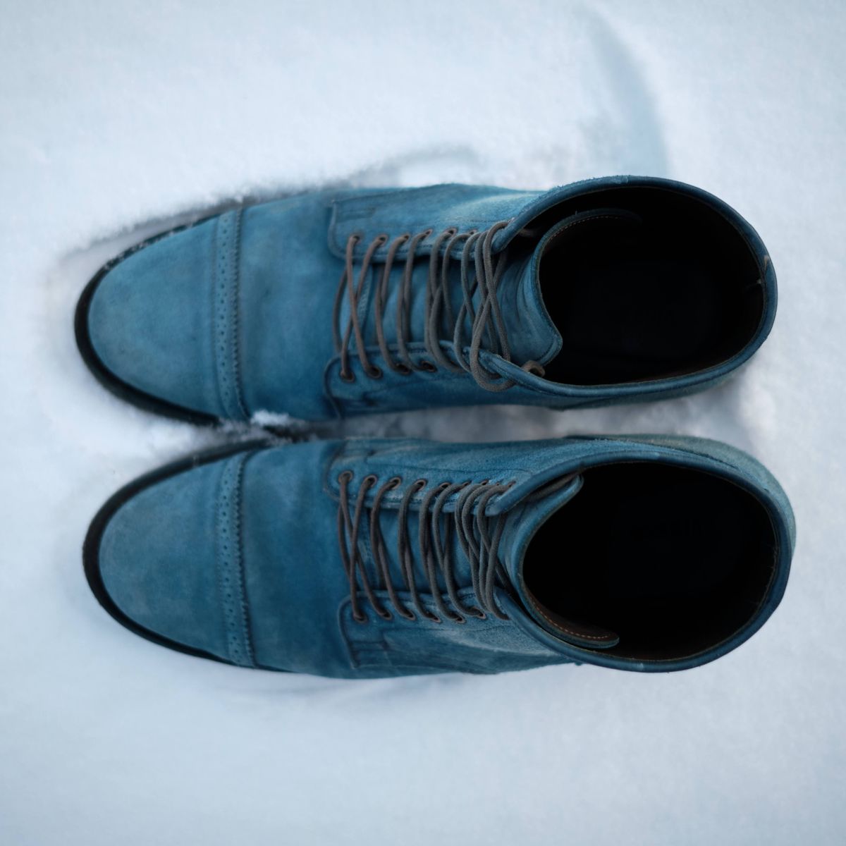 Photo by deiru on December 2, 2025 of the Viberg Service Boot in C.F. Stead Milkshake Calf Suede & indigo dyed C.F. Stead Milkshake suede.