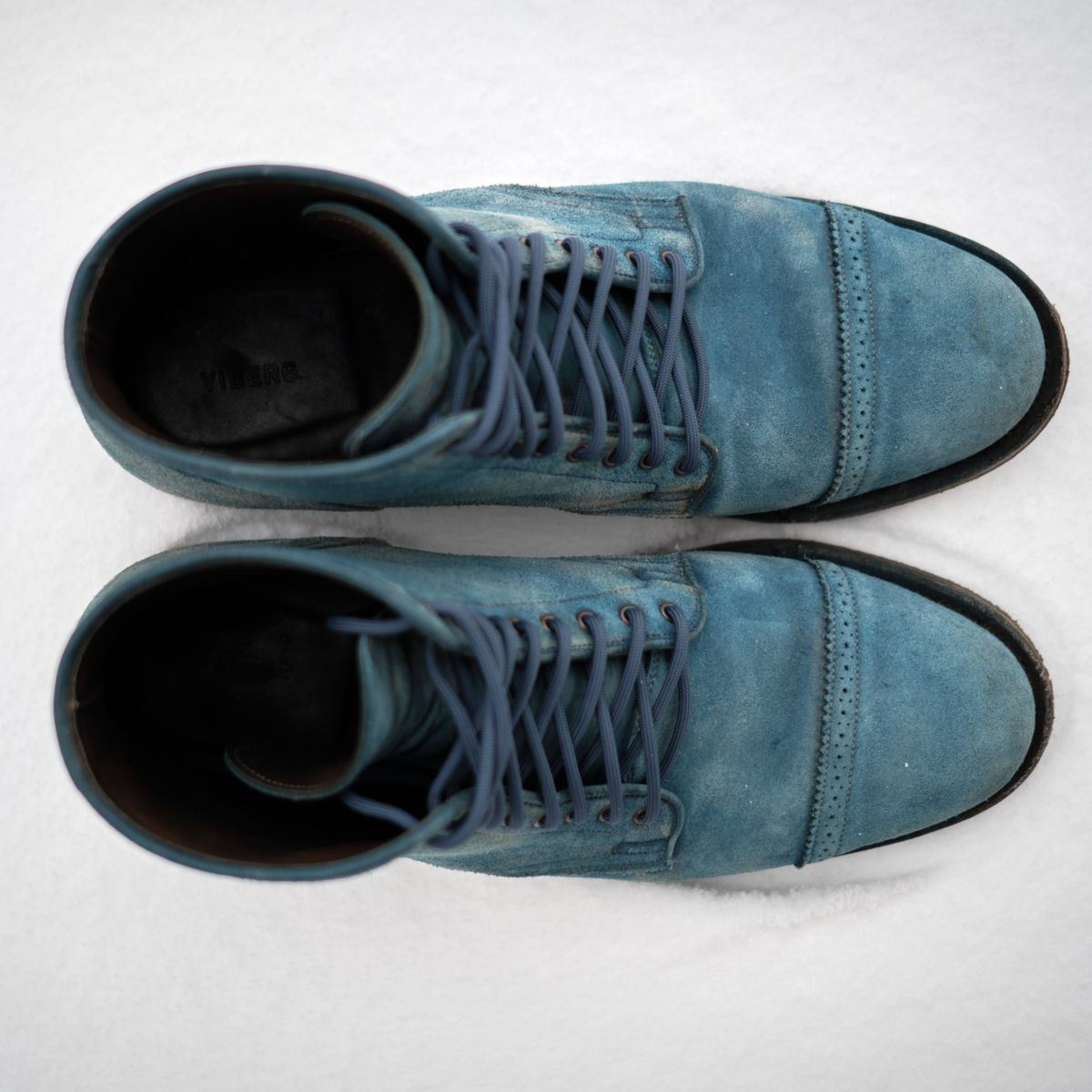 Photo by deiru on January 2, 2026 of the Viberg Service Boot in C.F. Stead Milkshake Calf Suede & indigo dyed C.F. Stead Milkshake suede.