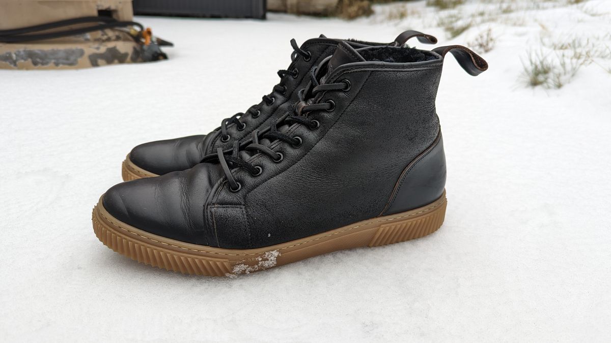 Photo by deiru on November 4, 2023 of the Goral x Rose Anvil Muggs in Irish sheepskin.